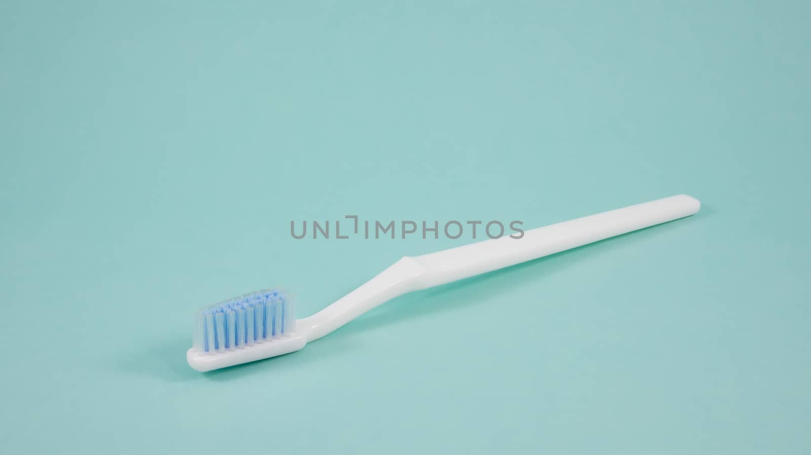 The clean white toothbrush by phasuthorn