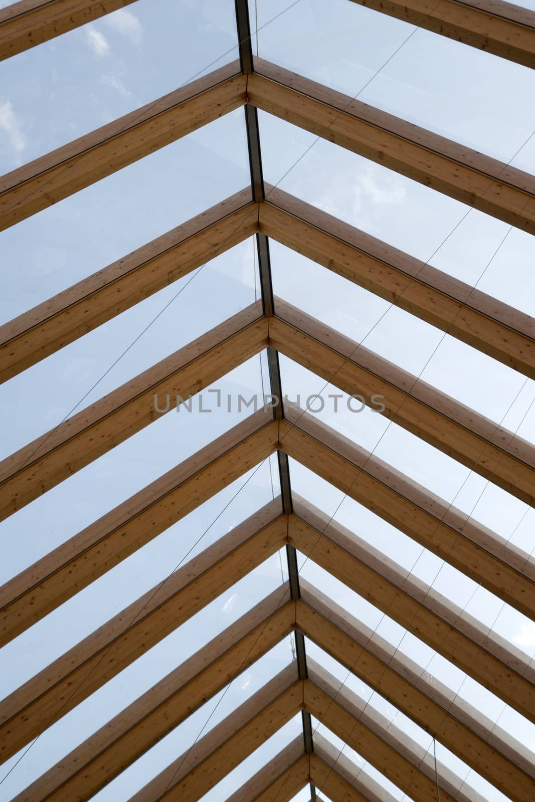 Modern cover made of laminated beams and glass plates