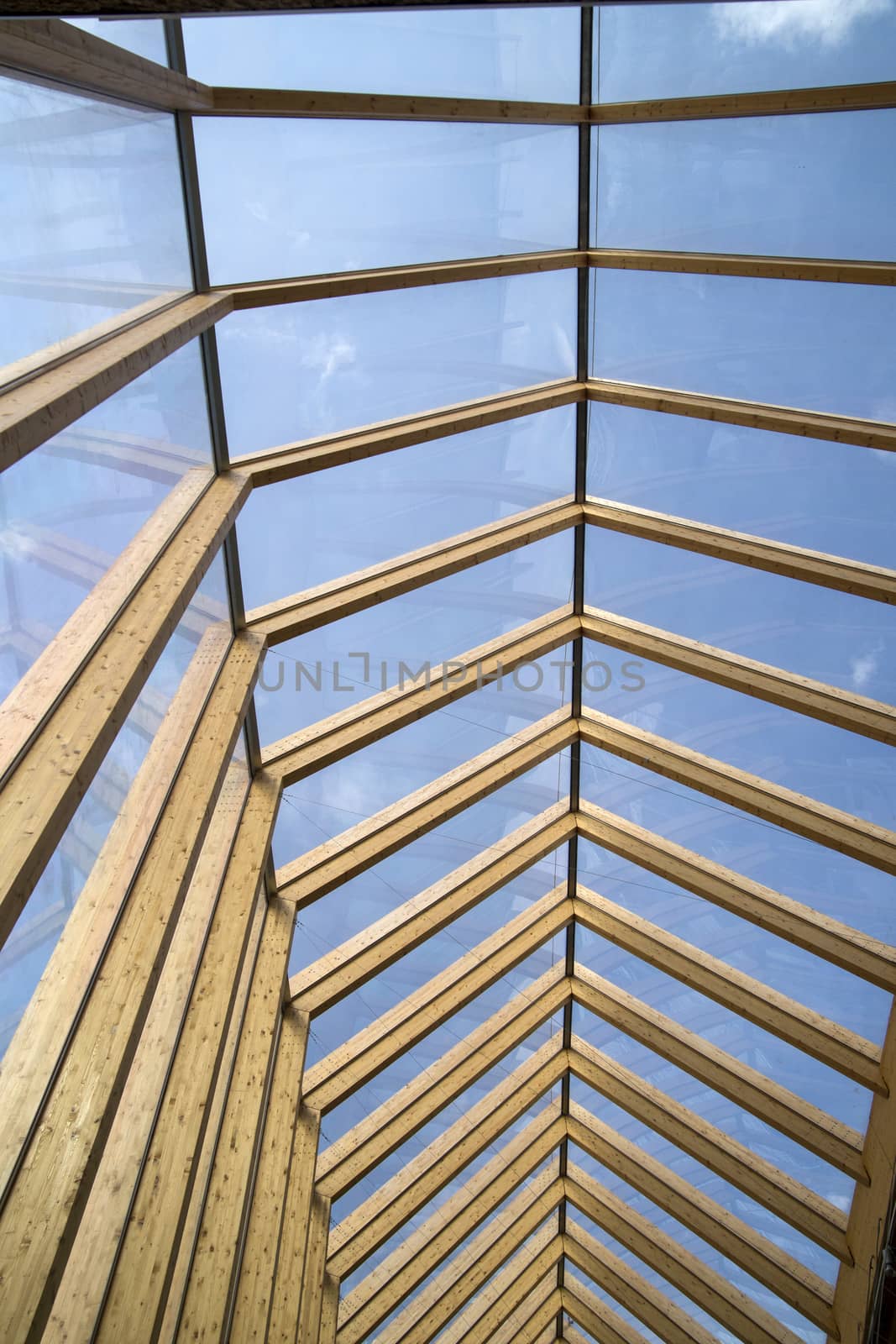 Wooden roof and glass by fotografiche.eu