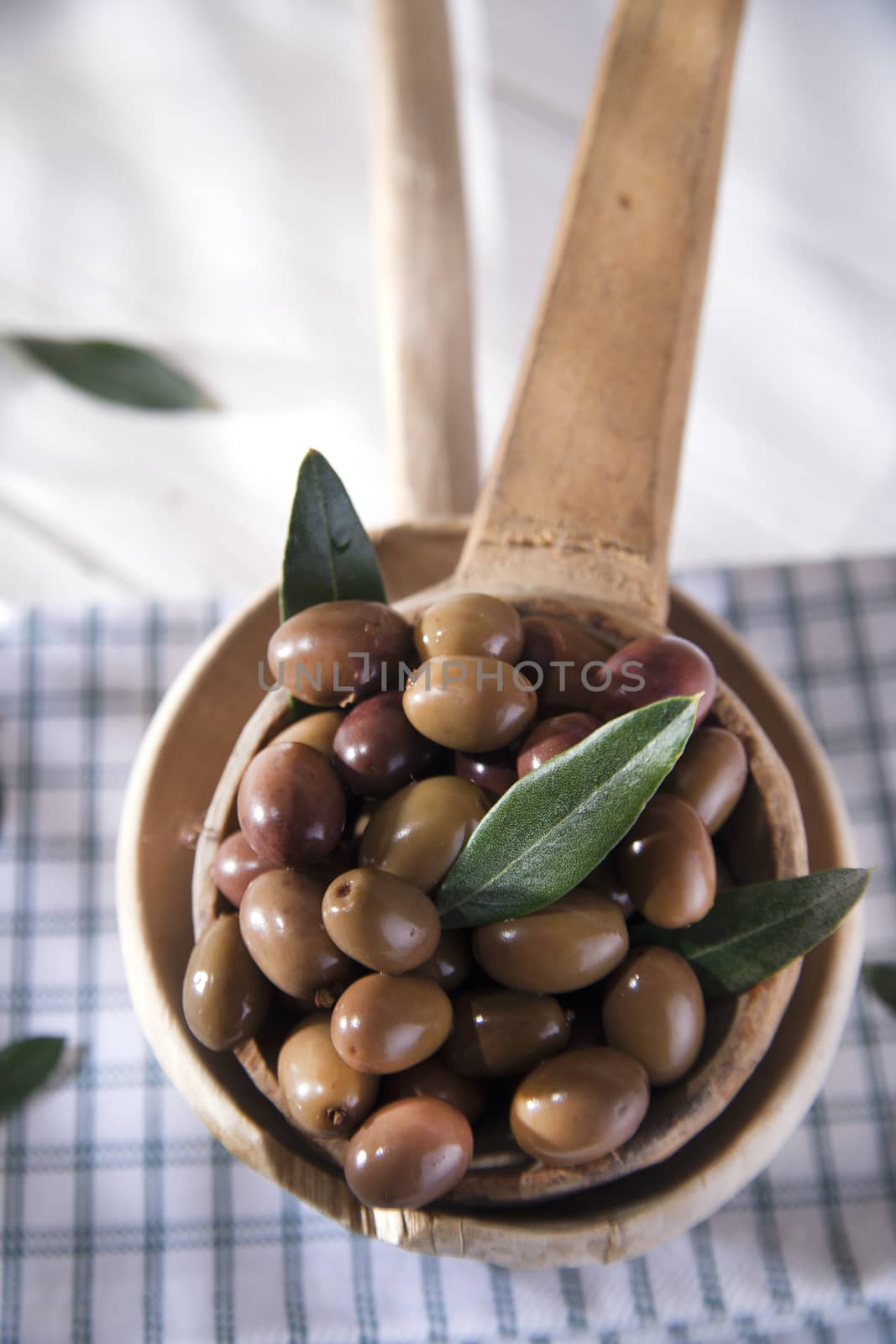 Black olives by fotografiche.eu