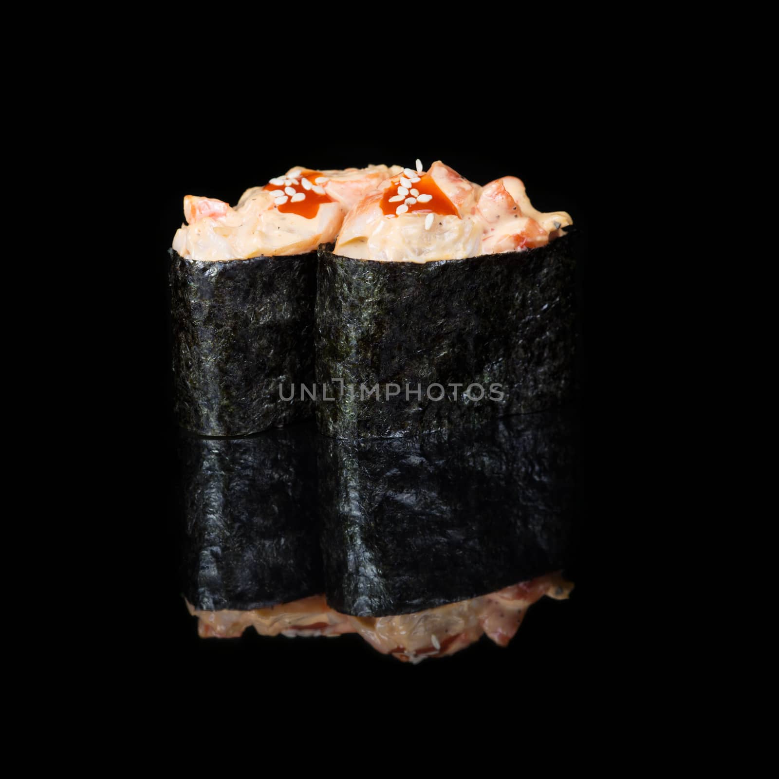 Vertical rolls with pieces of shrimp and creamy sause