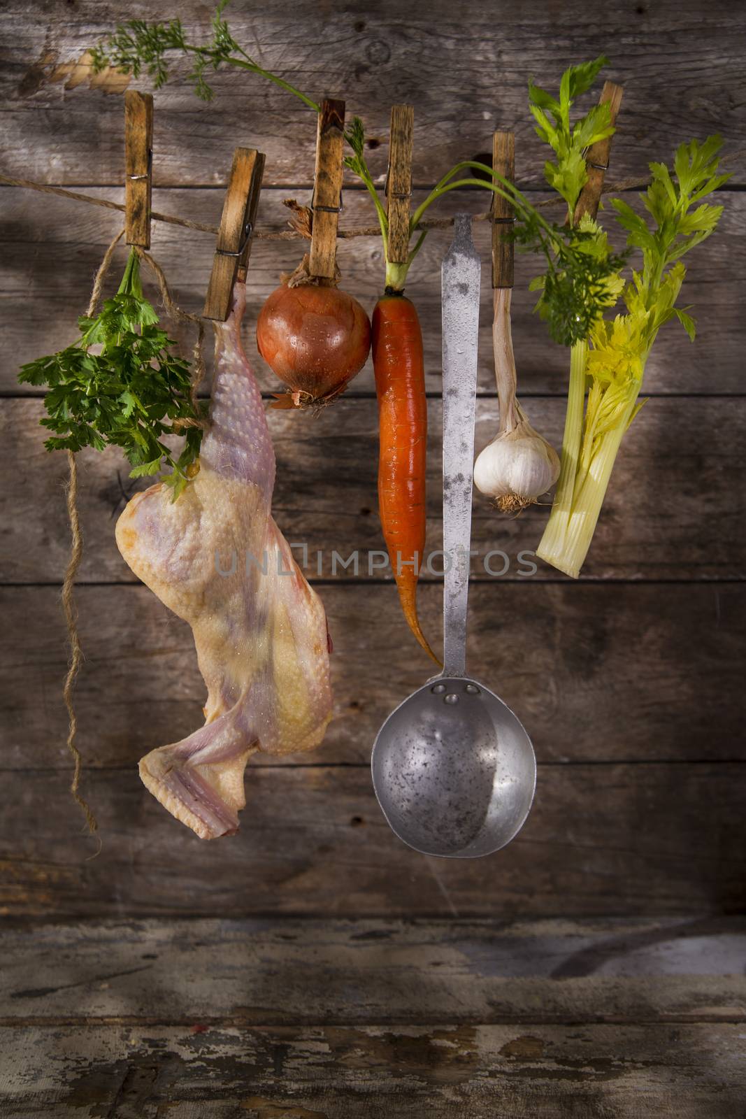 Ingredients necessary for the preparation of the chicken broth