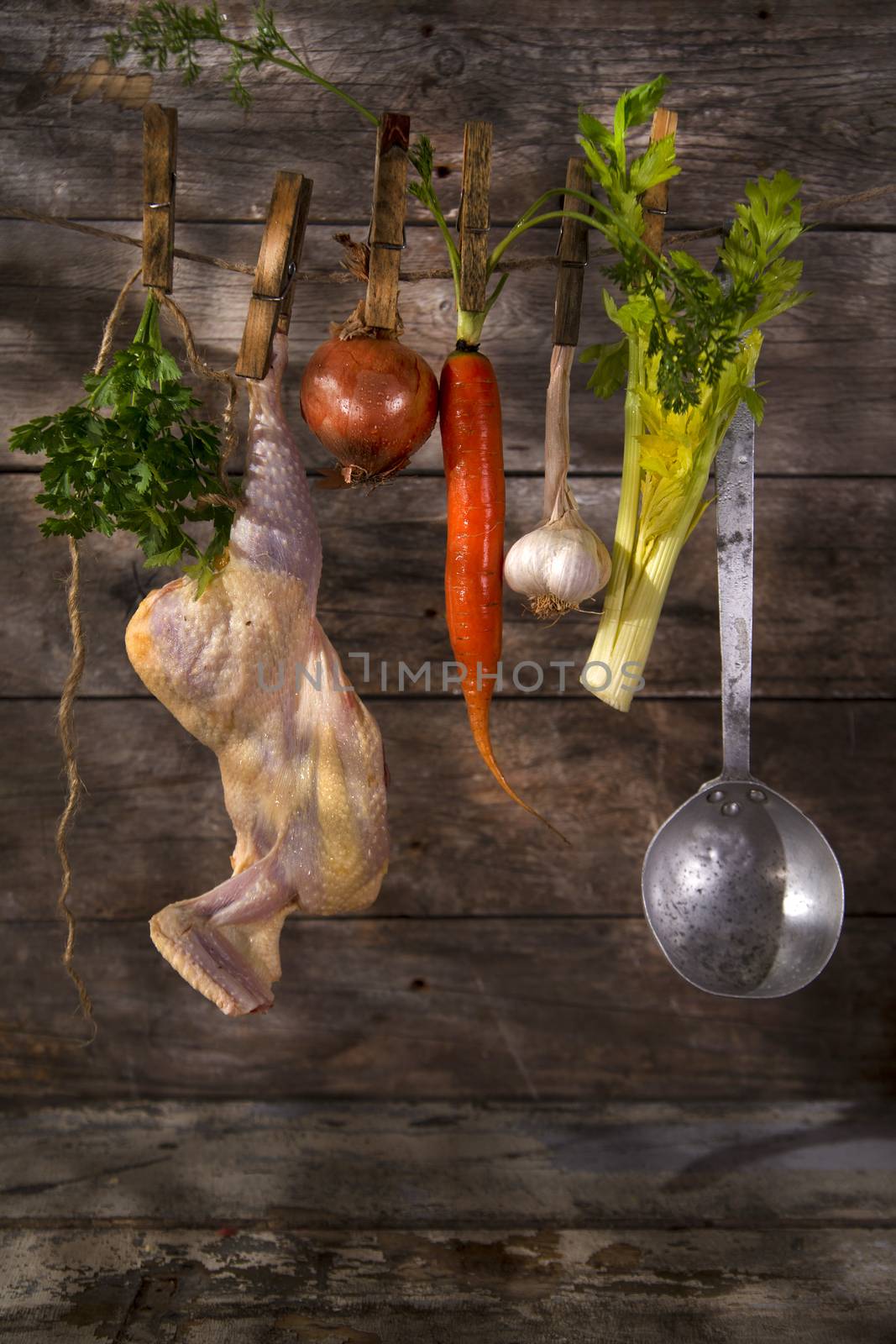 Ingredients necessary for the preparation of the chicken broth