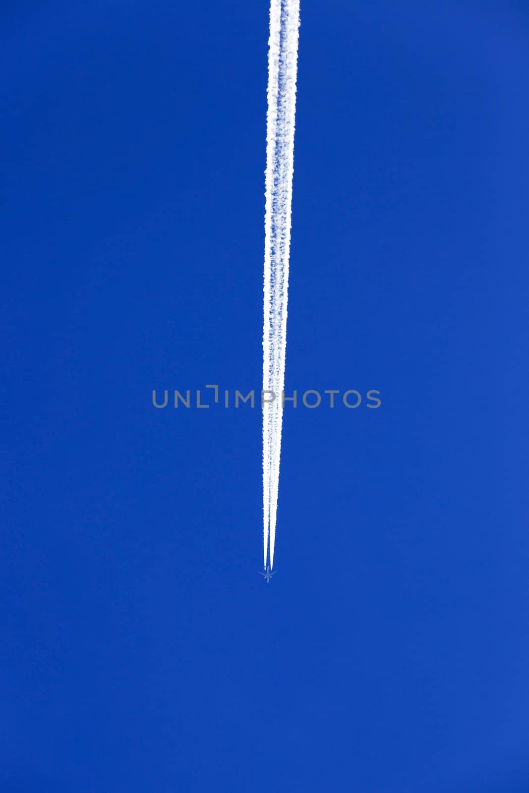   photographed the aircraft during flight in the blue sky
