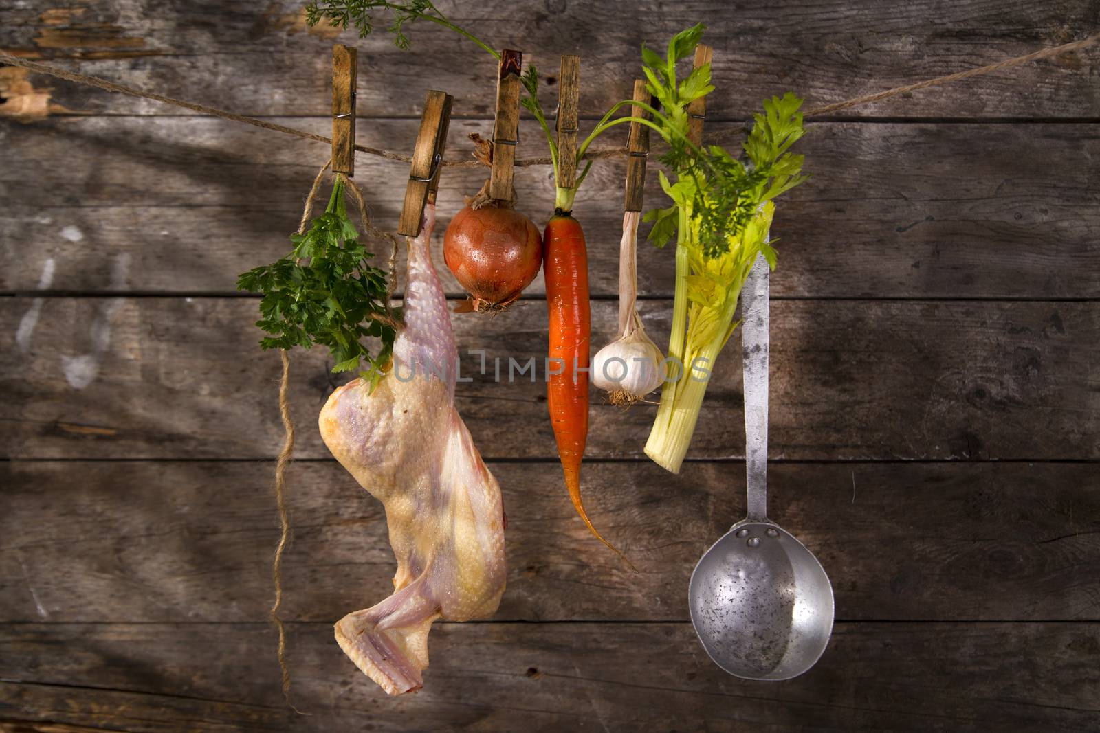 Ingredients necessary for the preparation of the chicken broth