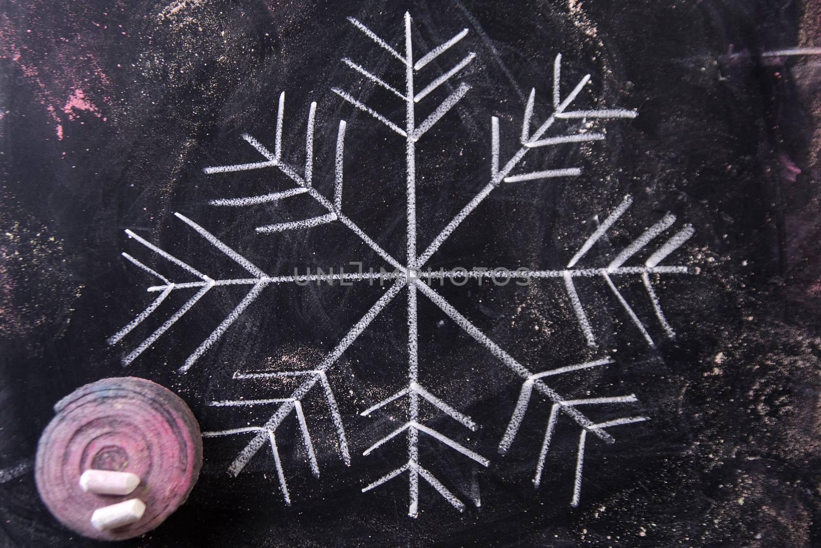 Graphic representation with chalk on blackboard symbol of snow
