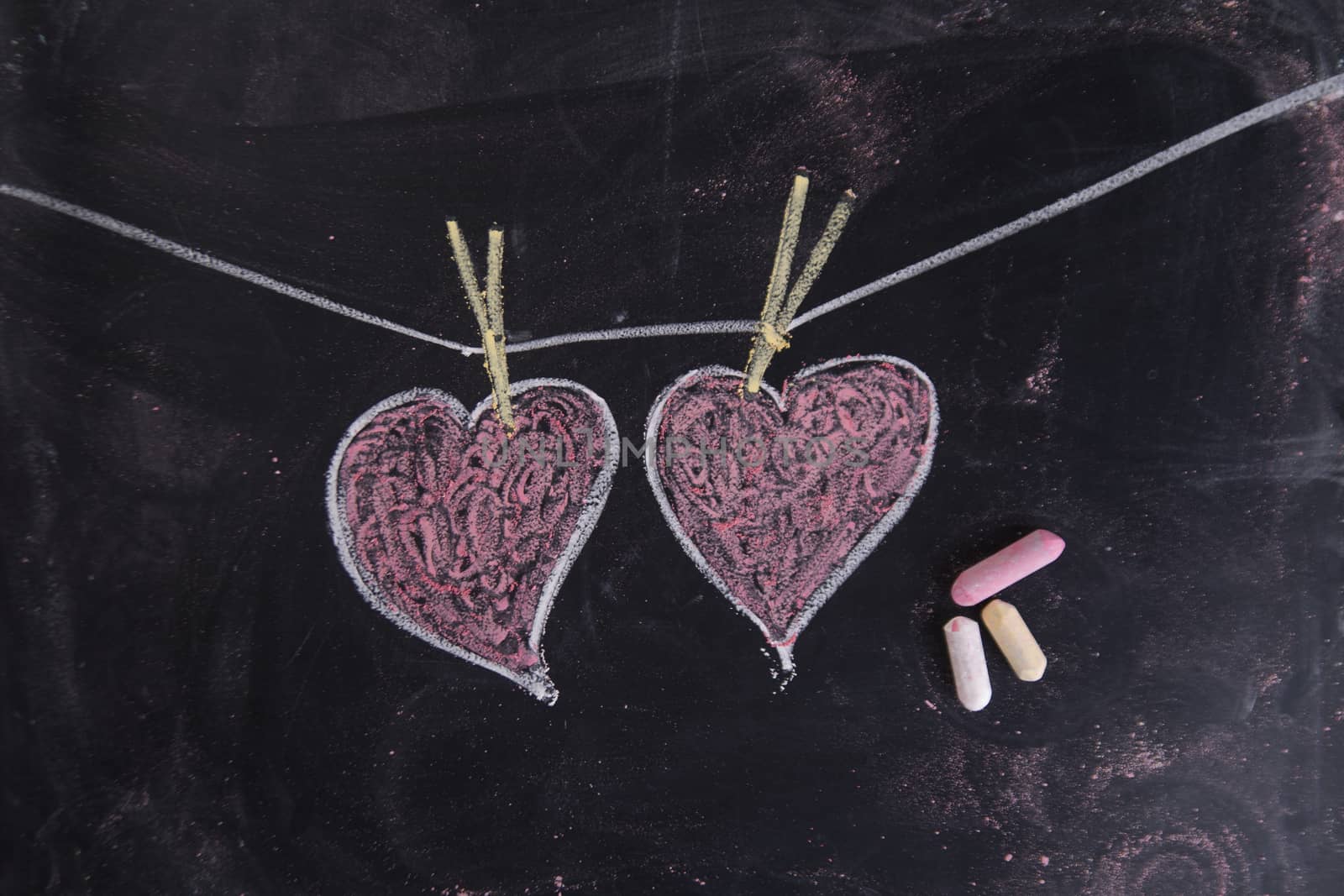 Hearts drawn with chalk by fotografiche.eu