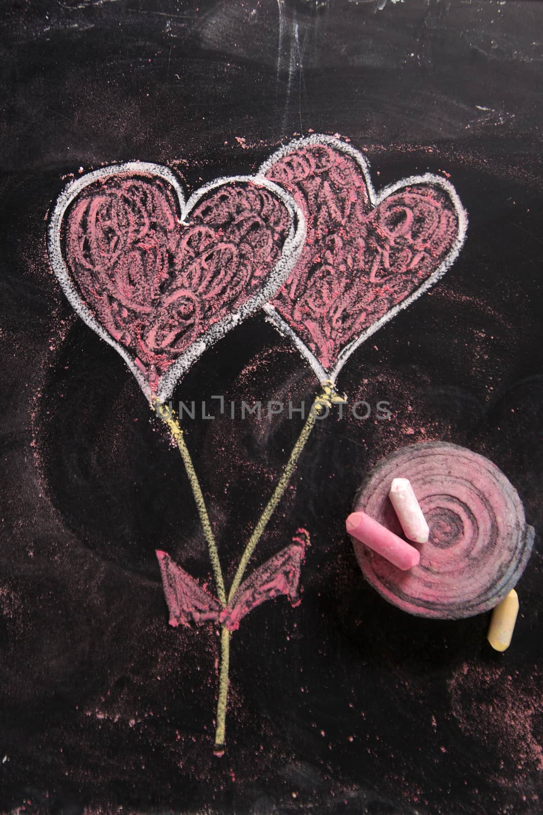 Hearts drawn with chalk by fotografiche.eu