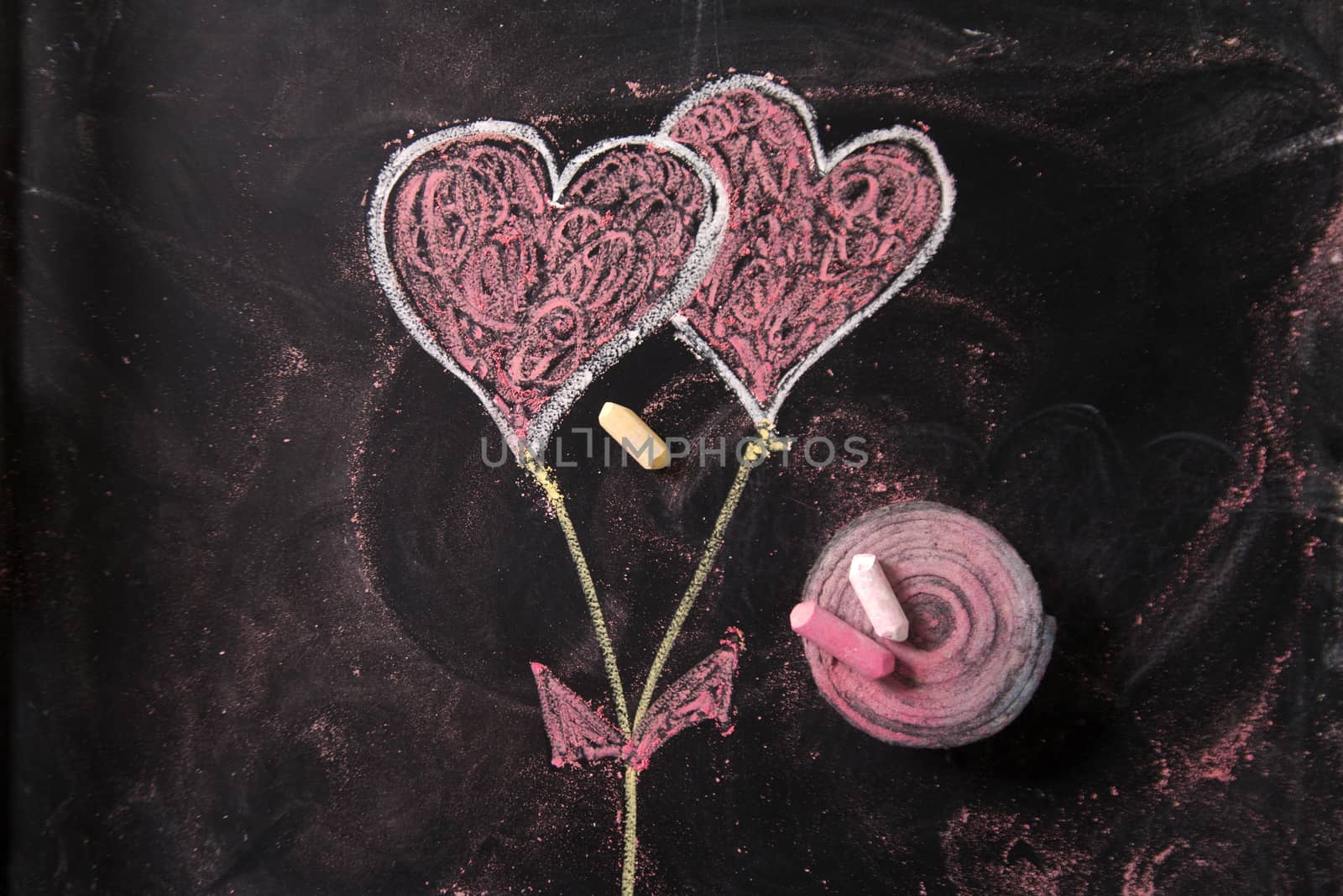 Hearts drawn with chalk by fotografiche.eu