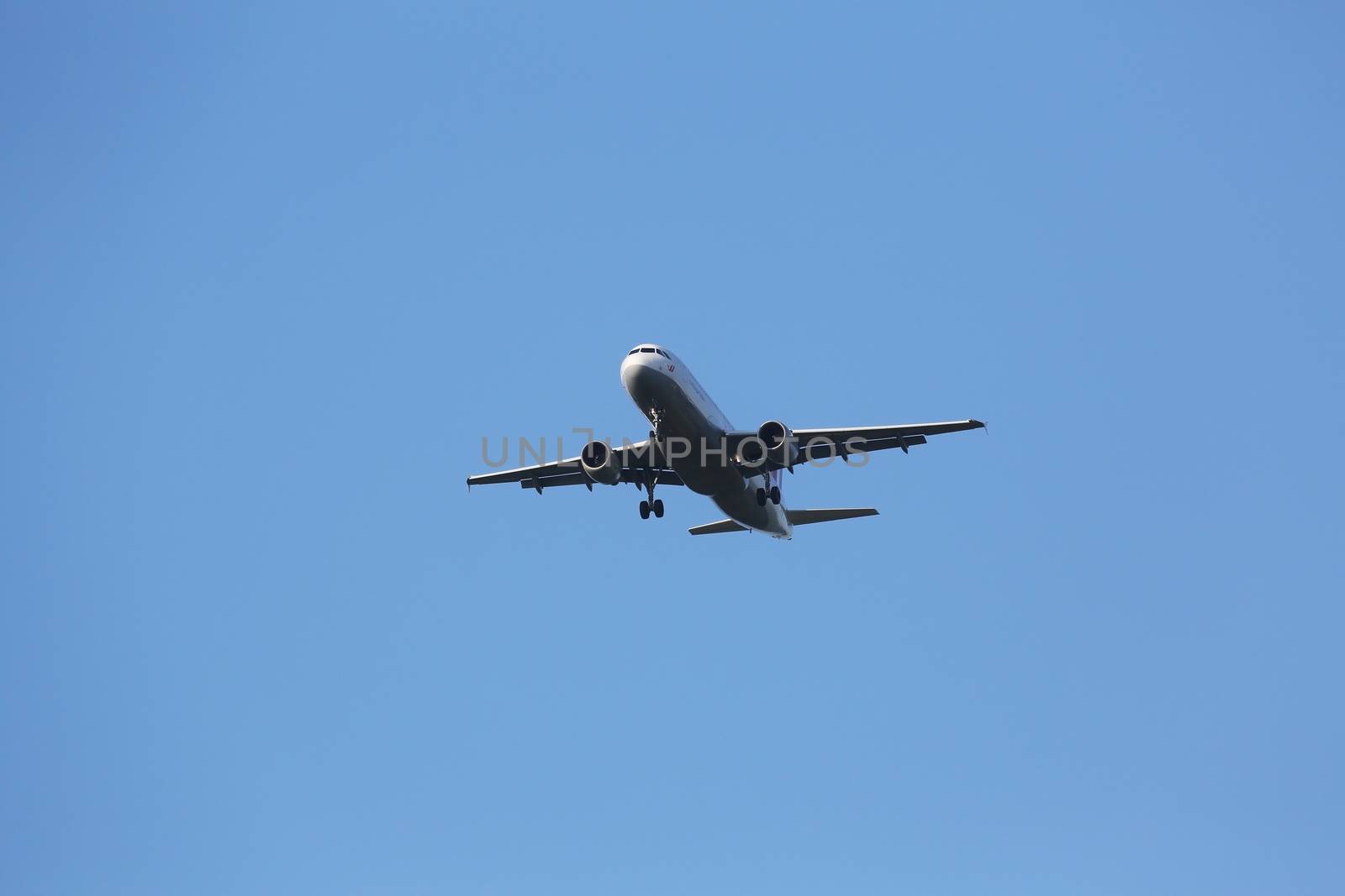 Airbus A320 by atlas