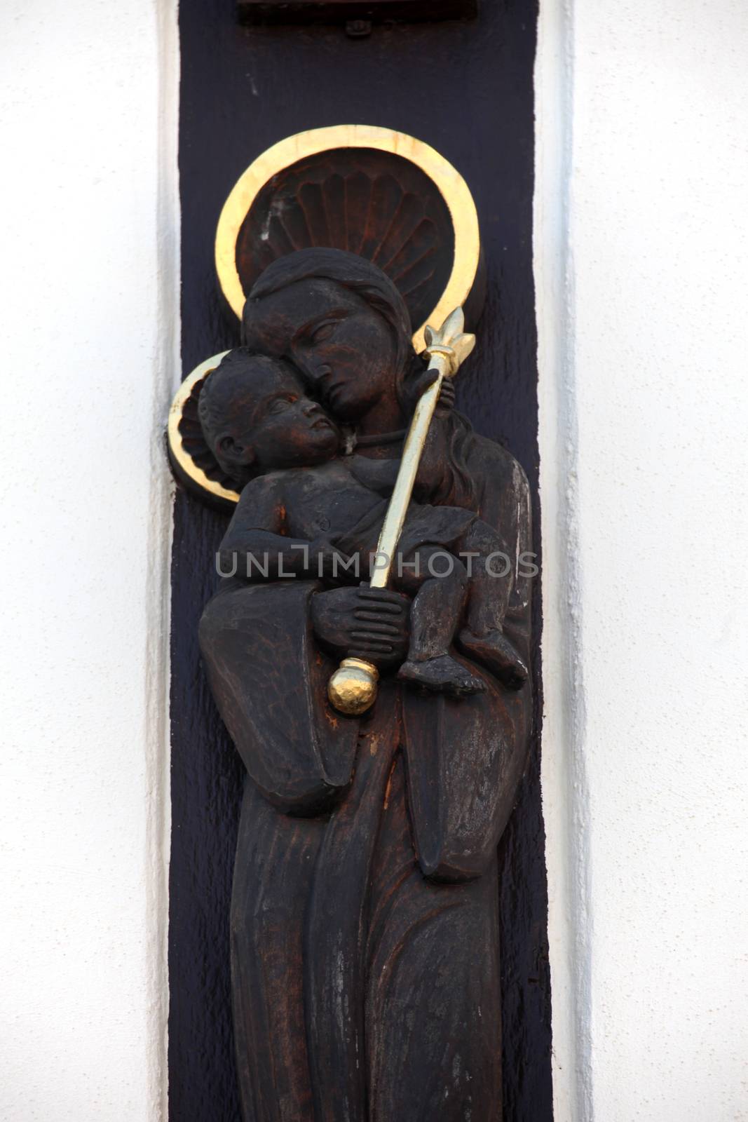 Madonna with child Jesus by atlas