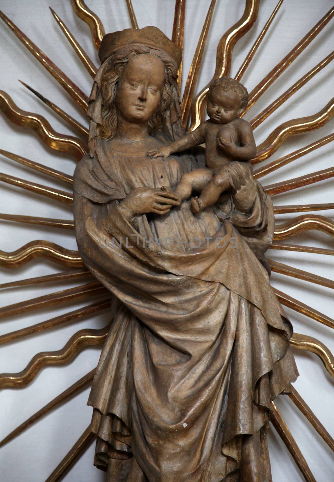 Madonna with child Jesus by atlas