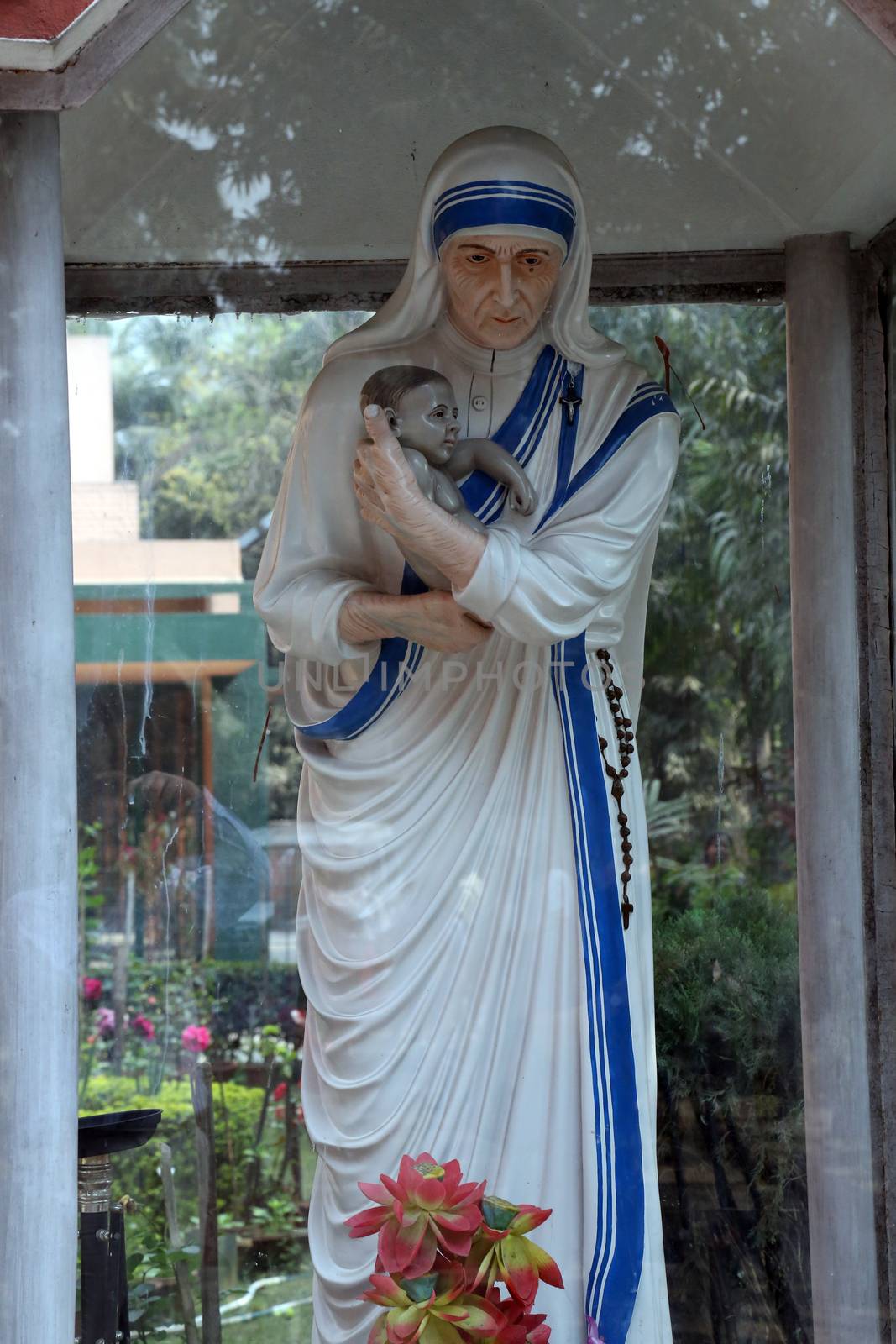 Statue of Mother Teresa, Loreto Convent where Mother Teresa lived before the founding of the Missionaries of Charity in Kolkata, India