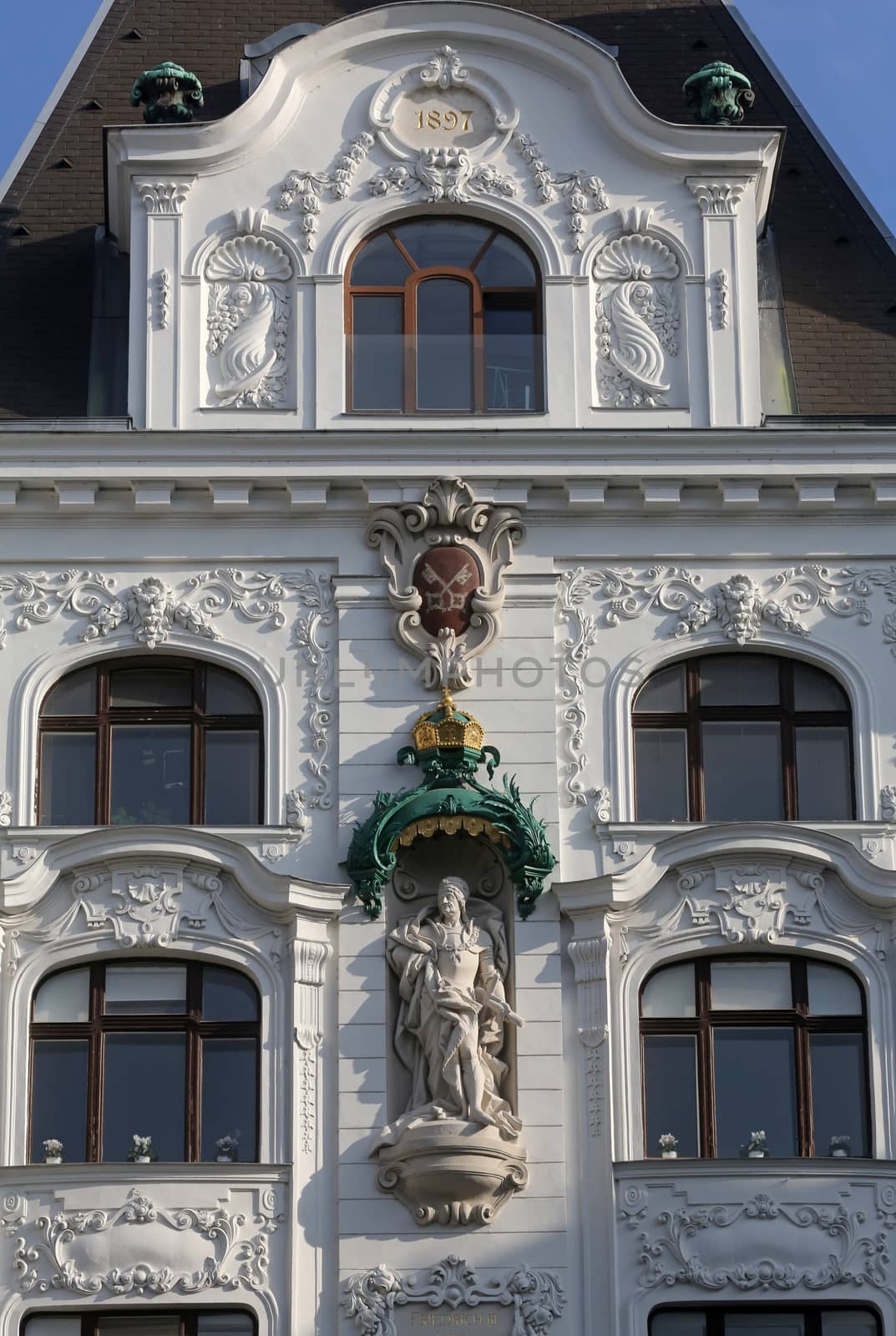 King Frederick III, Regensburger Hof, Wustenrot Building in Vienna by atlas