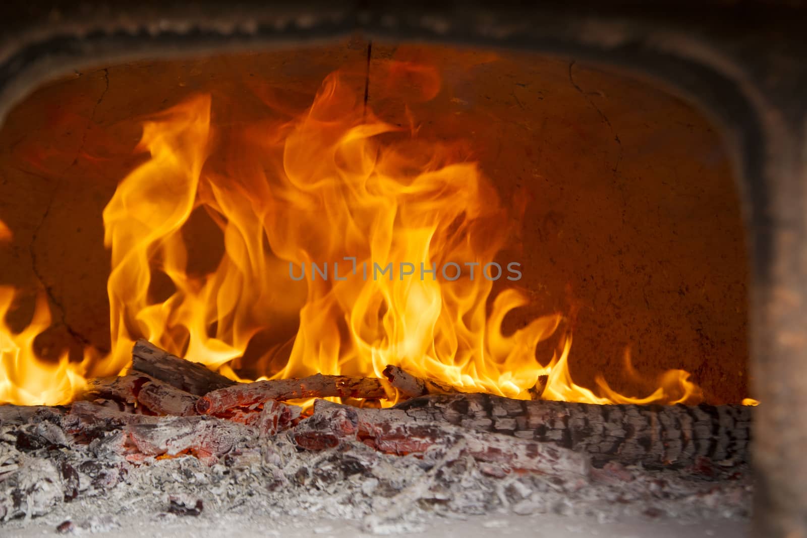 Preparation and heating of the oven for cooking food