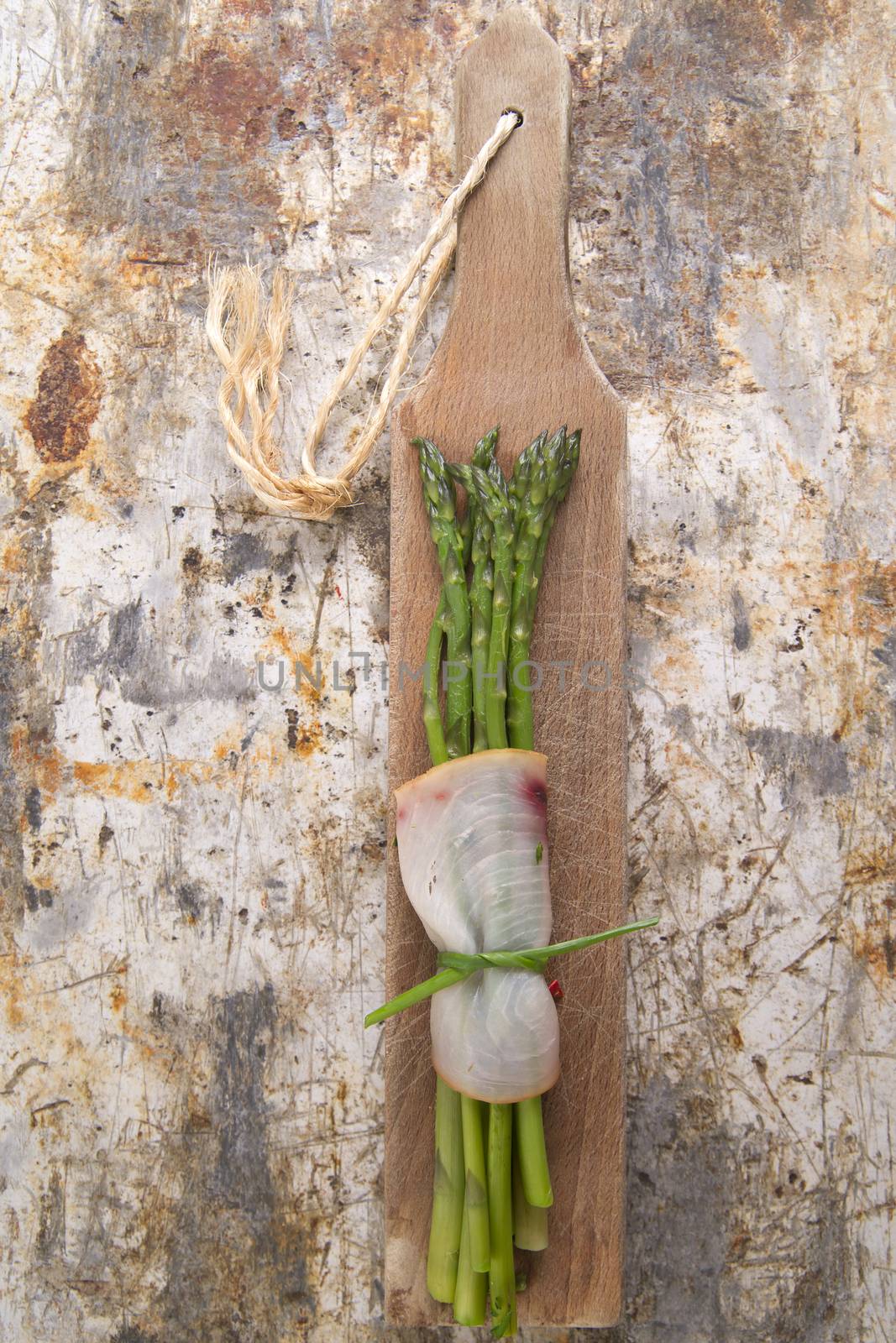 Asparagus with swordfish by fotografiche.eu