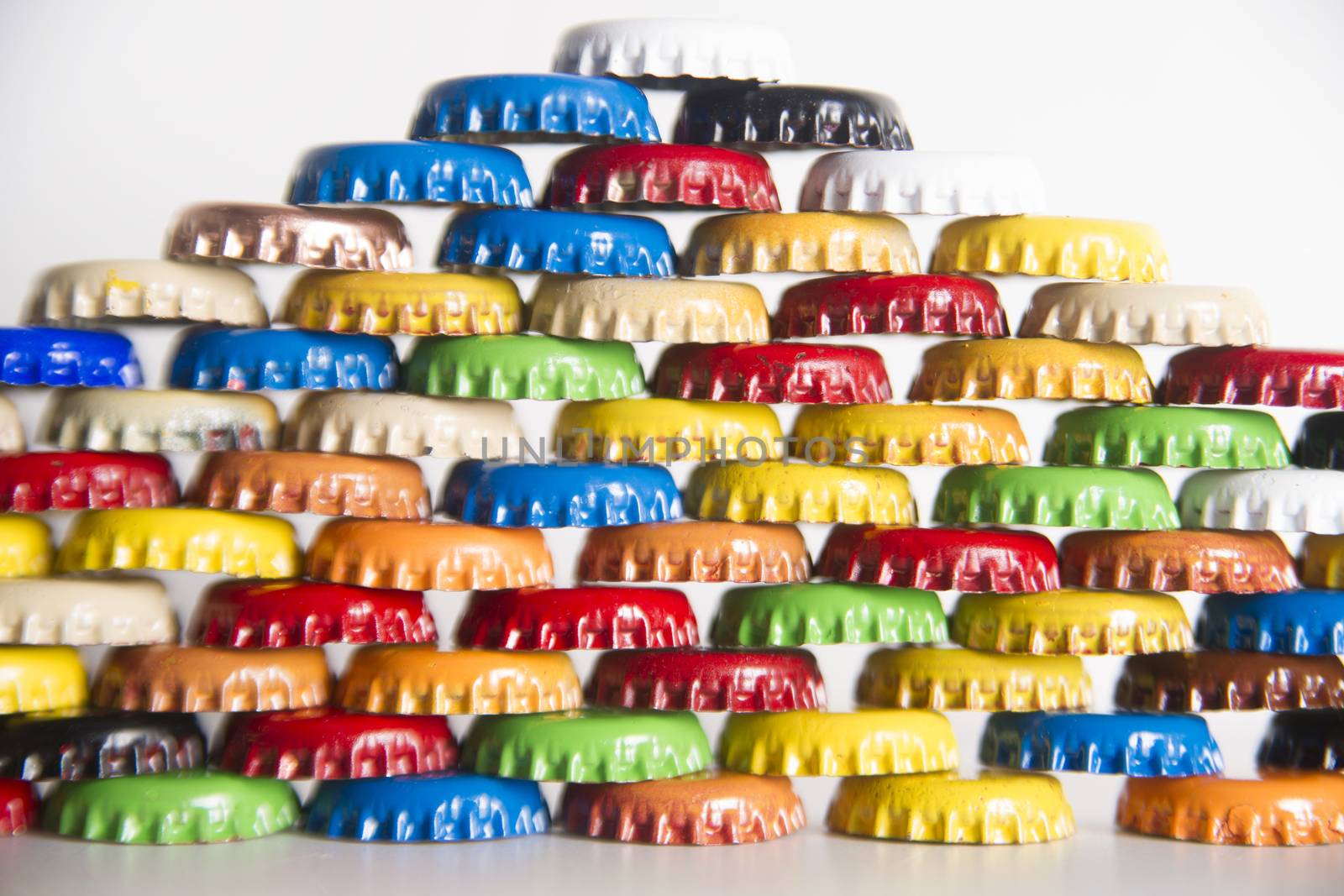 Multicolored set of metal bottle caps for beverages