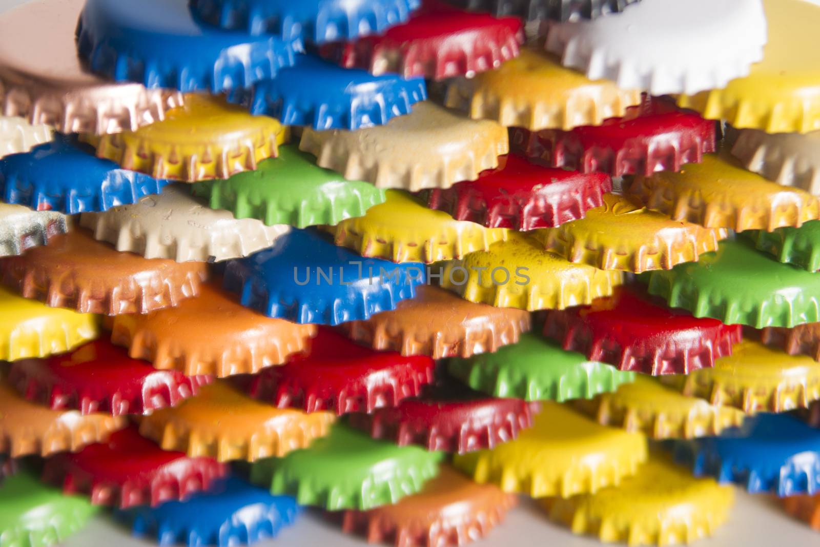 Multicolored set of metal bottle caps for beverages