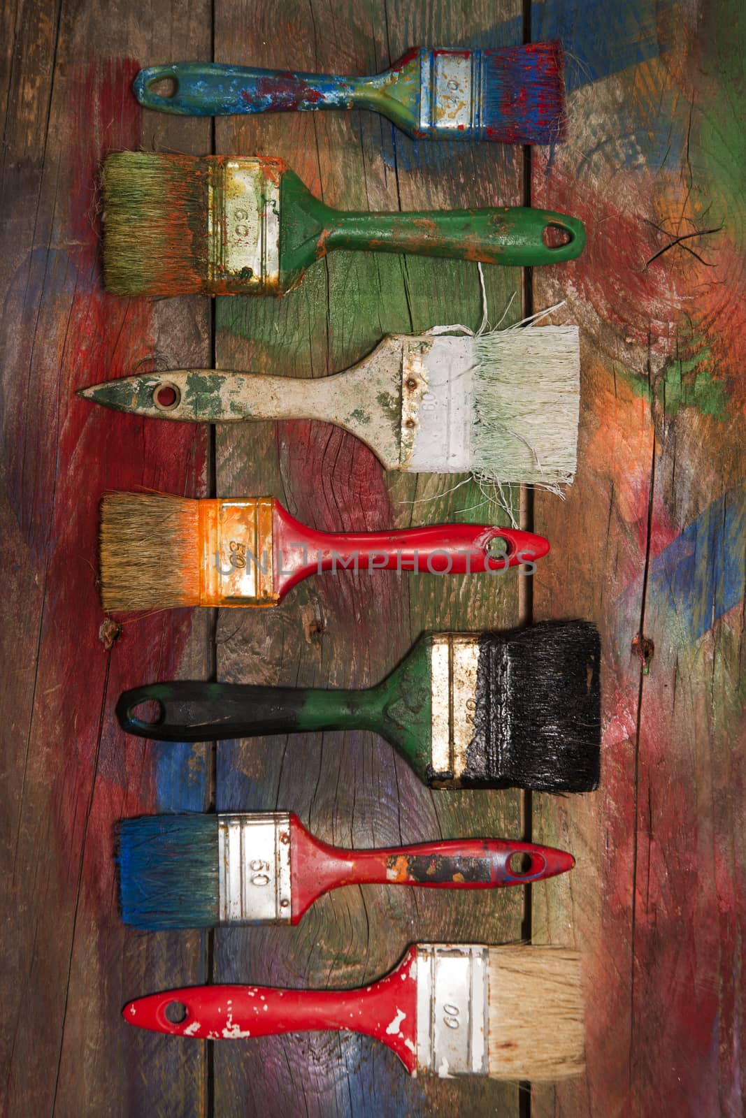 Brushes set of new and old with various colors