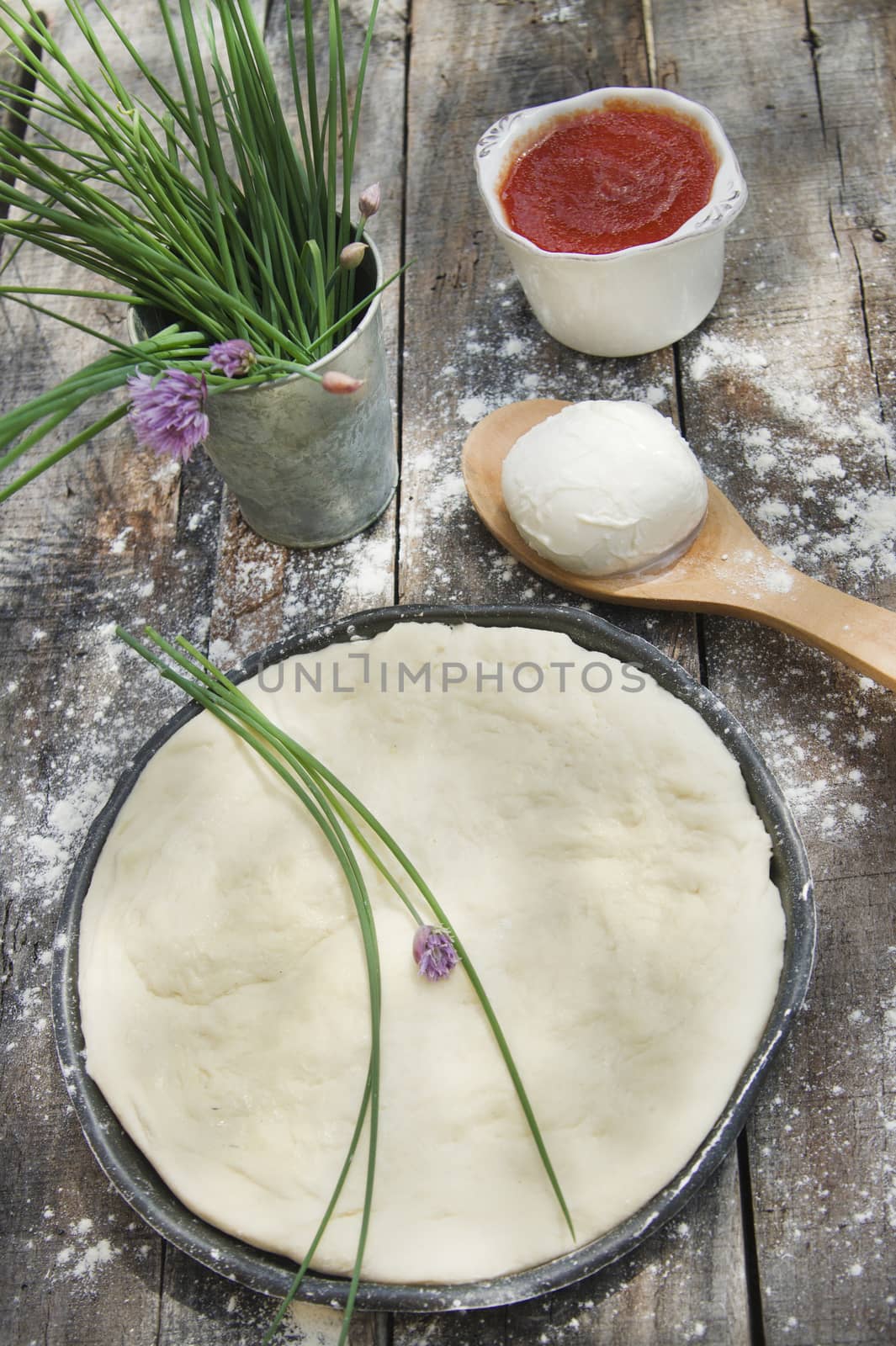 Basic Dough for pizza made with tomatoes, chives and mozzarella 