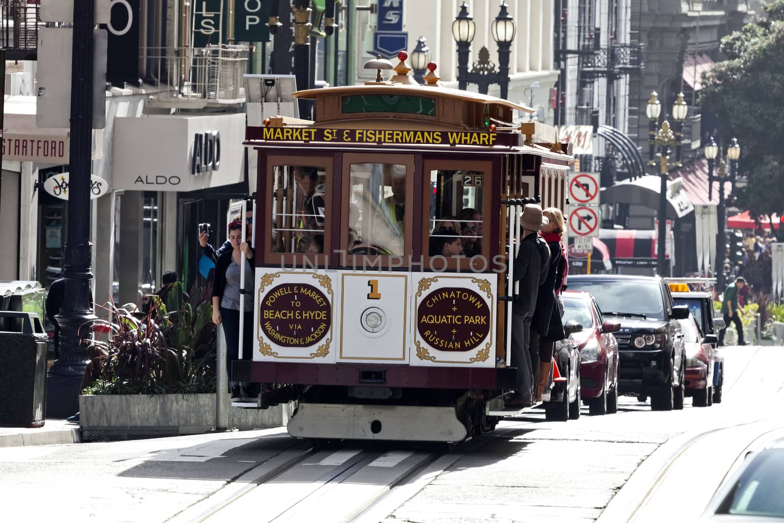 Sajn Francisco, USA - November 14, 2014: The Cable car tram. The San Francisco cable car system is world last permanently manually operated cable car system. Lines were established between 1873 and 1890.