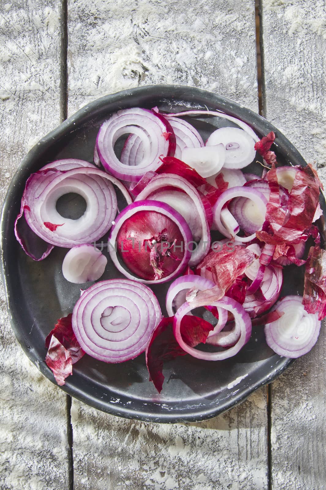 Red onion  by fotografiche.eu