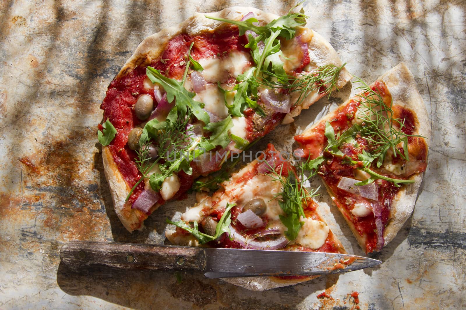 Pizza base with whole wheat flour with arugula and onion 

