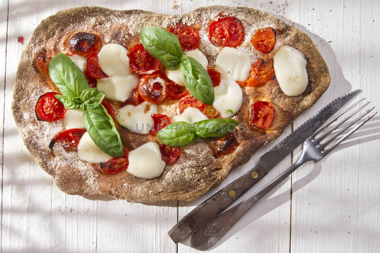 Margherita pizza with whole wheat flour for glucose 