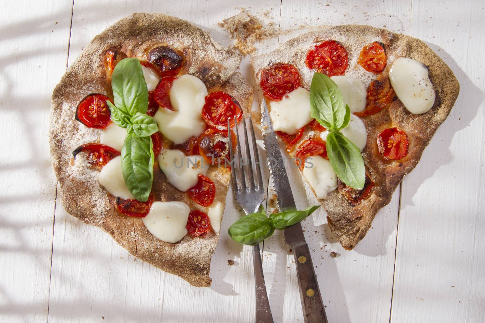 Margherita pizza with whole wheat flour for glucose 