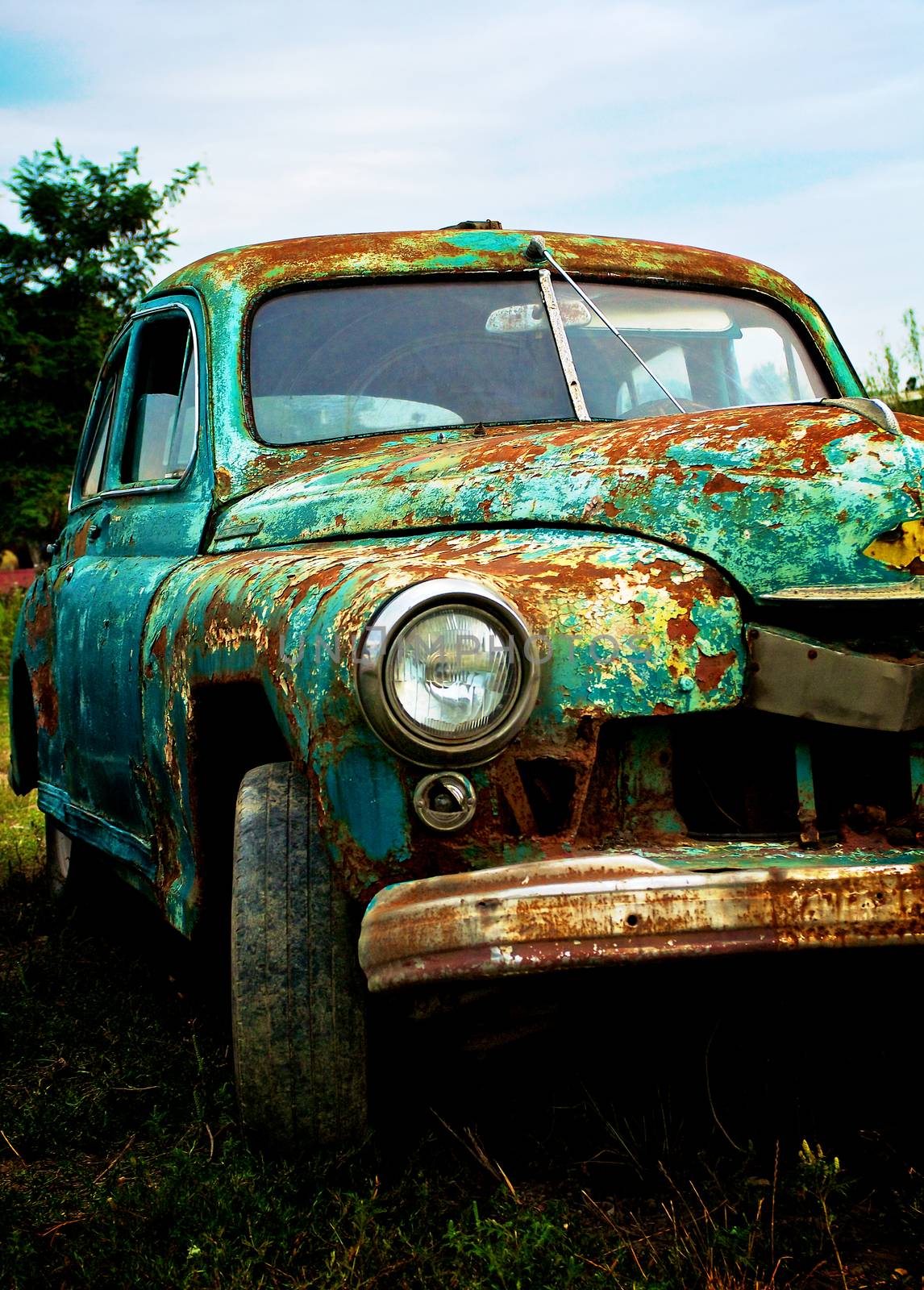Pimped Rusty Car by zhekos