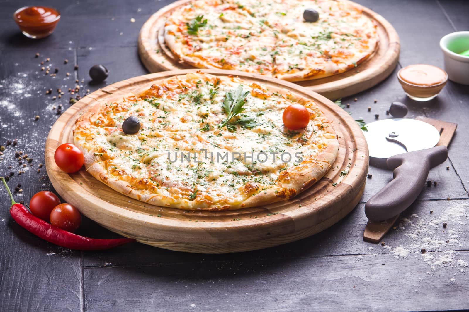 Fresh baked pizza by mrakor