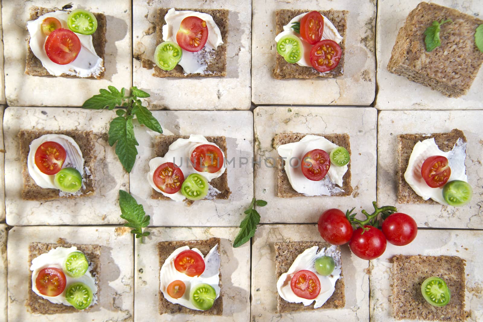 Presentation of slices of wholemeal bread with cheese and cherry tomatoes 