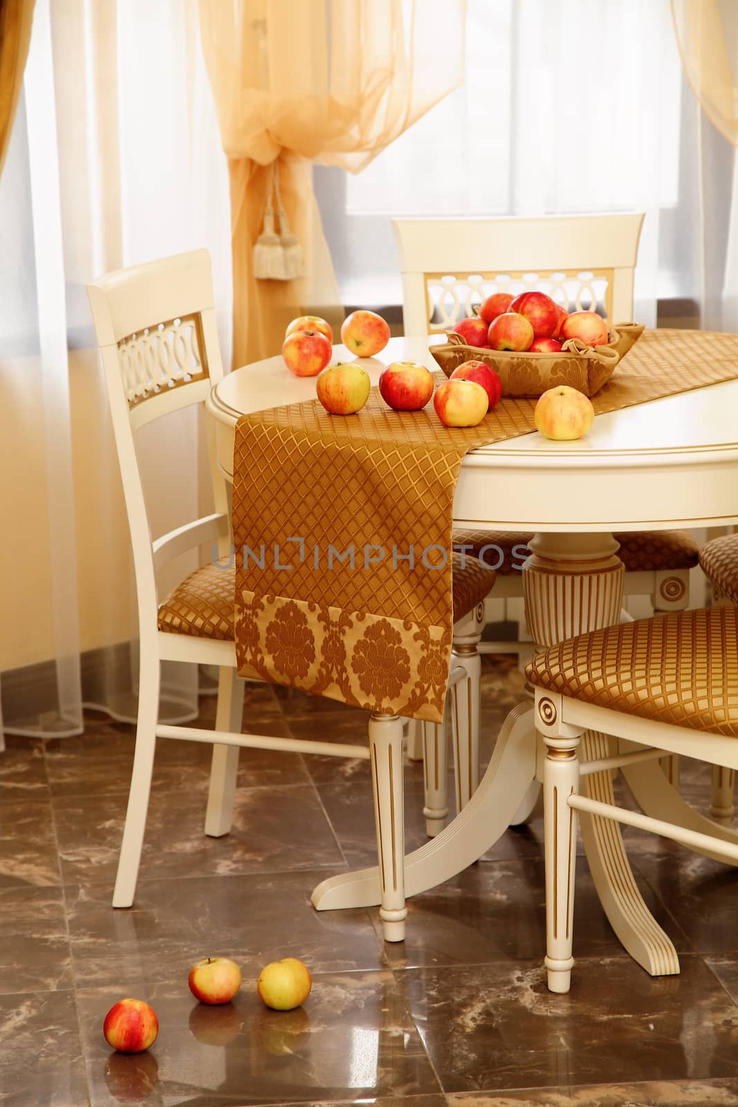 table with apples and chairs in the beautiful room