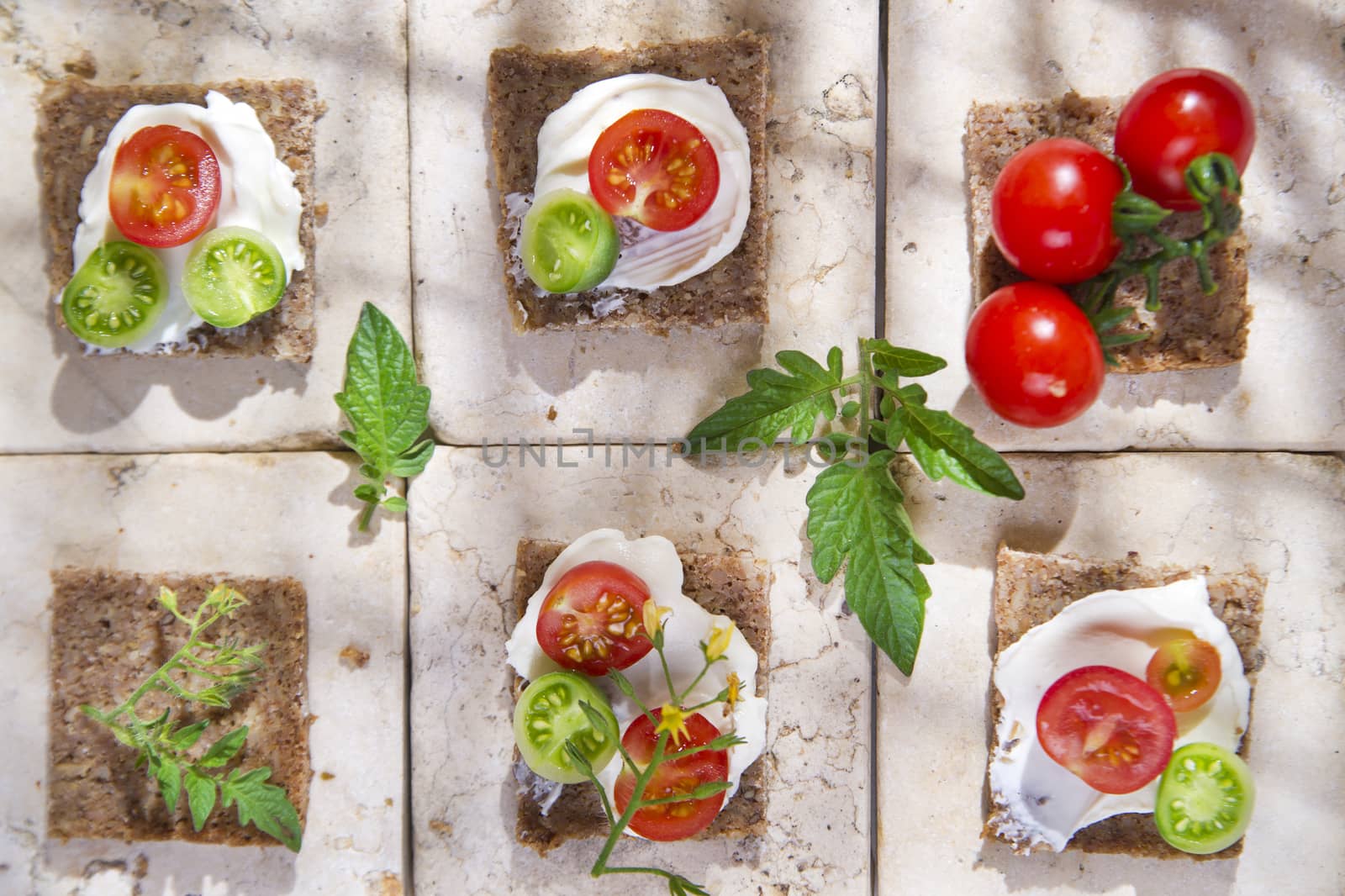 Presentation of slices of wholemeal bread with cheese and cherry tomatoes 