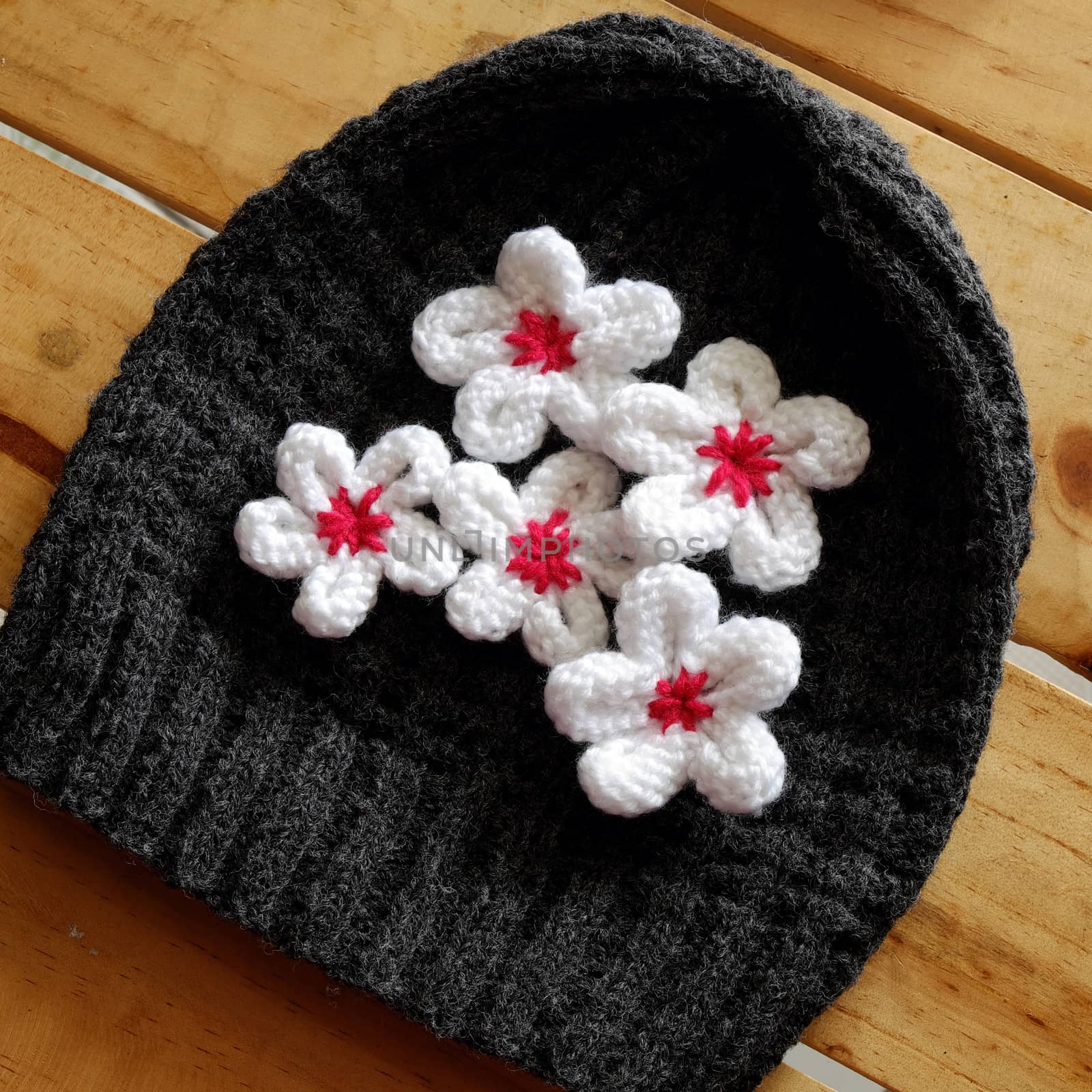 knit daisy flower on wool background by xuanhuongho