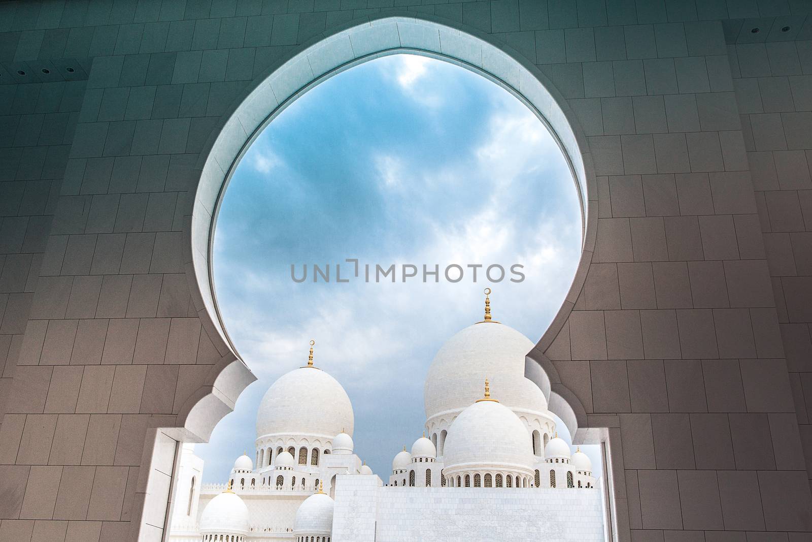 blue and white heritage islamic mosque in abu dhabi by fotoduki