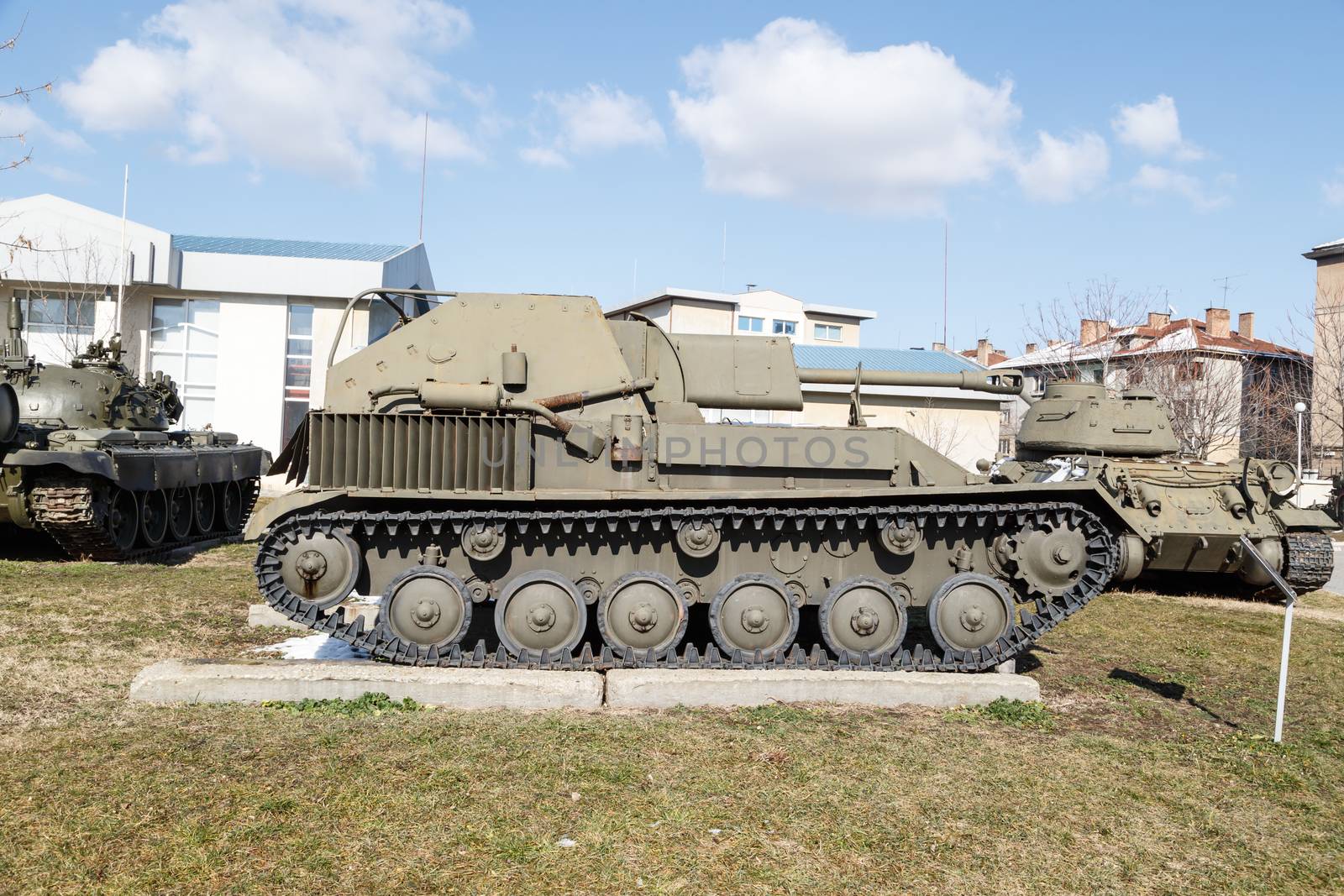 Military Armored Tank by niglaynike