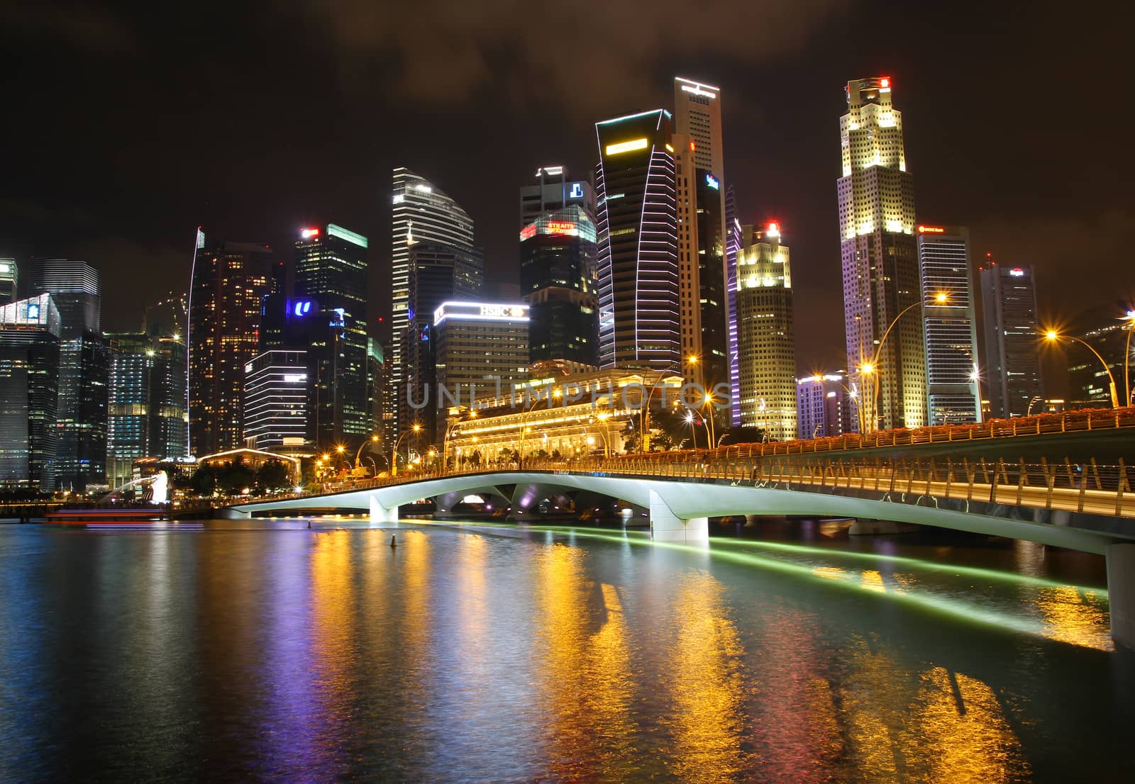 SINGAPORE - APRIL 10,2016: Financial district skyscrapers and the Jubilee Bridge at Merlion Park. A newly created pedestrian bridge at Marina Bay 