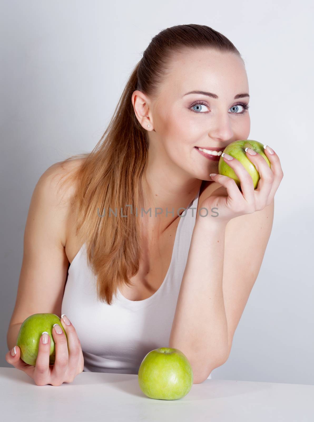 Beautiful girl with apple fruit in hand