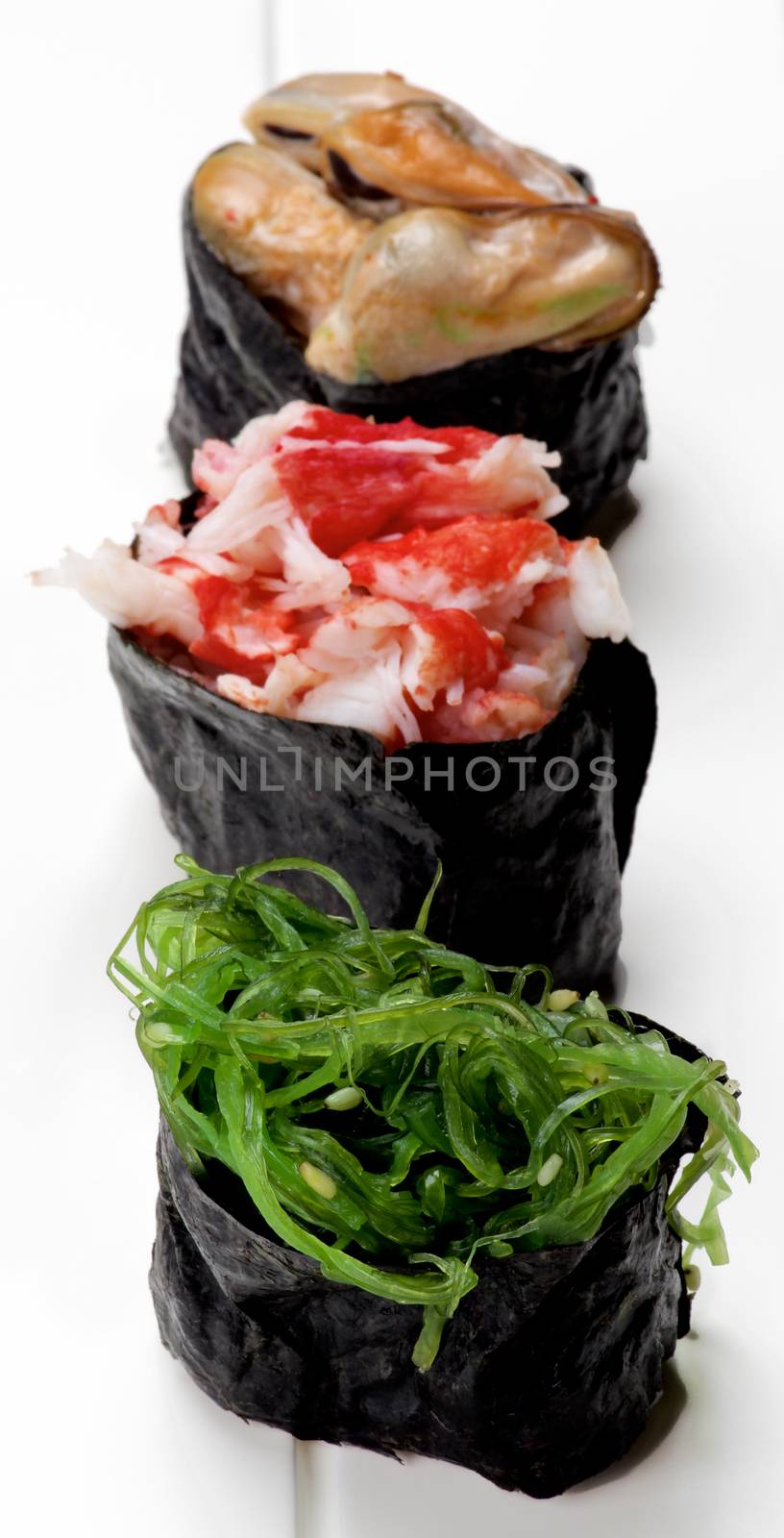 Japanese Sushi Gunkan by zhekos