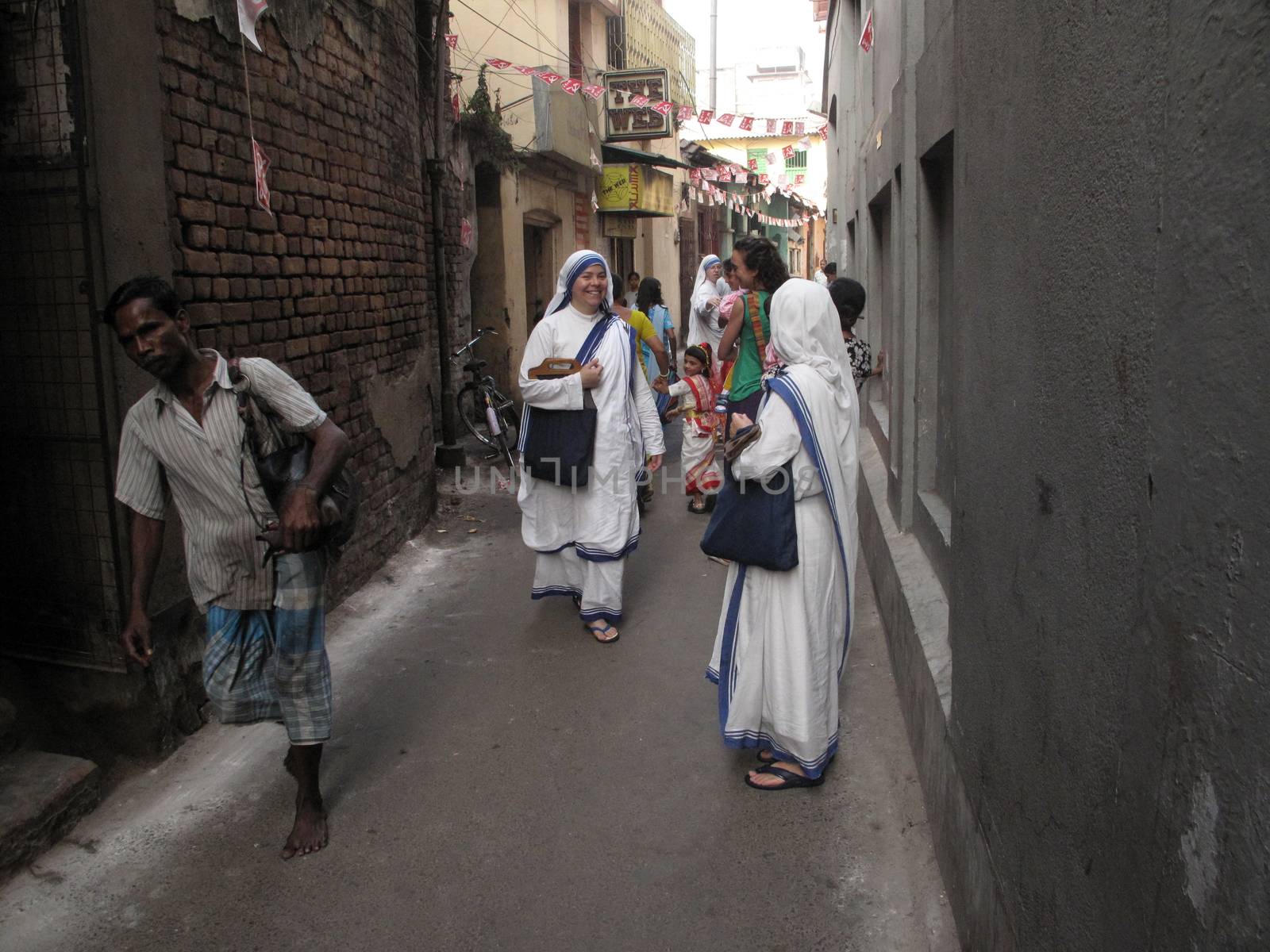 Sister of Missionaries of Charity at the streets of Kolkata, India by atlas