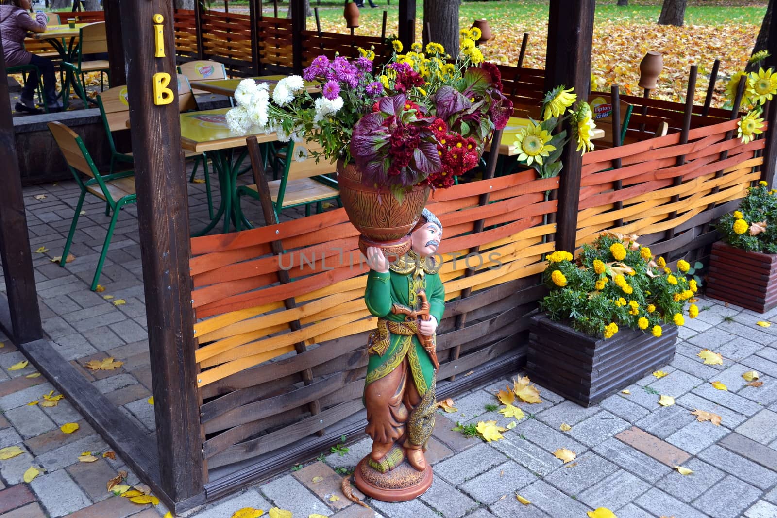 The Ukrainian Kozak's figurine with flowers