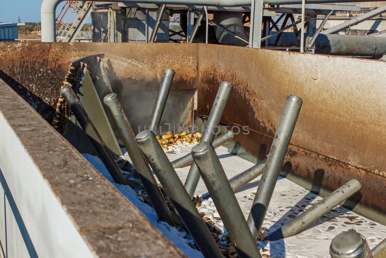 The mechanization of the production process of washing the sugar beet at a sugar factory