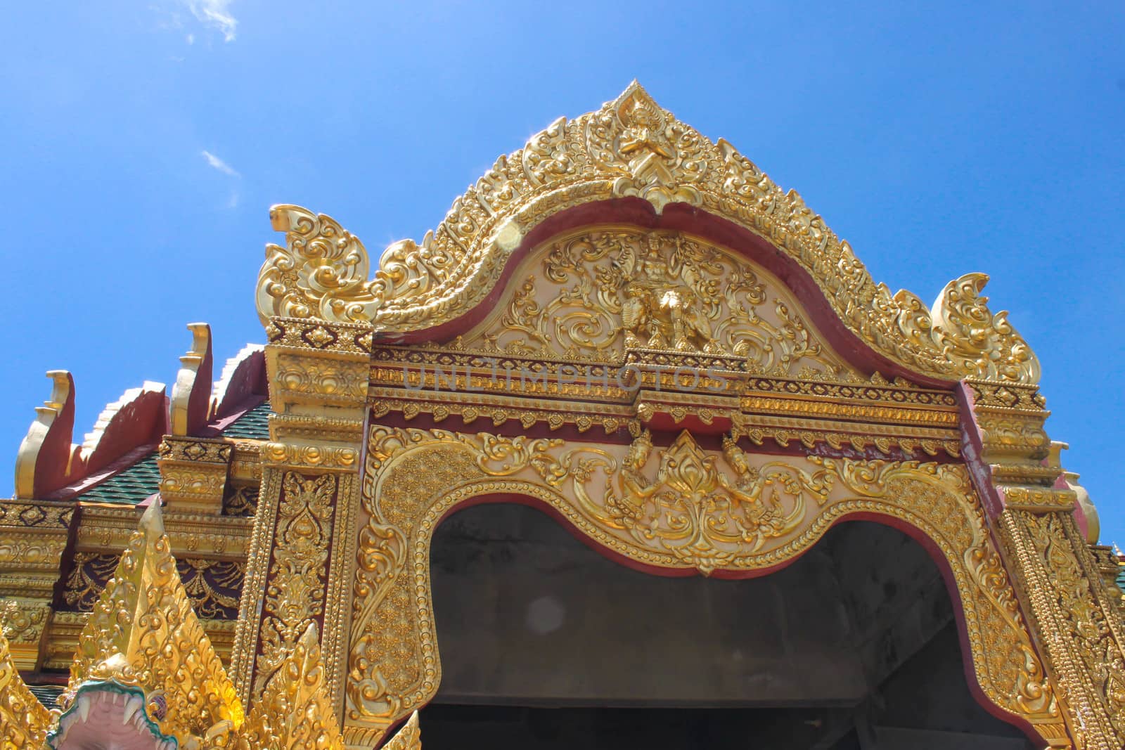 Phra Maha Chedi Chai Mongkhon,  temple roi-ed thailand