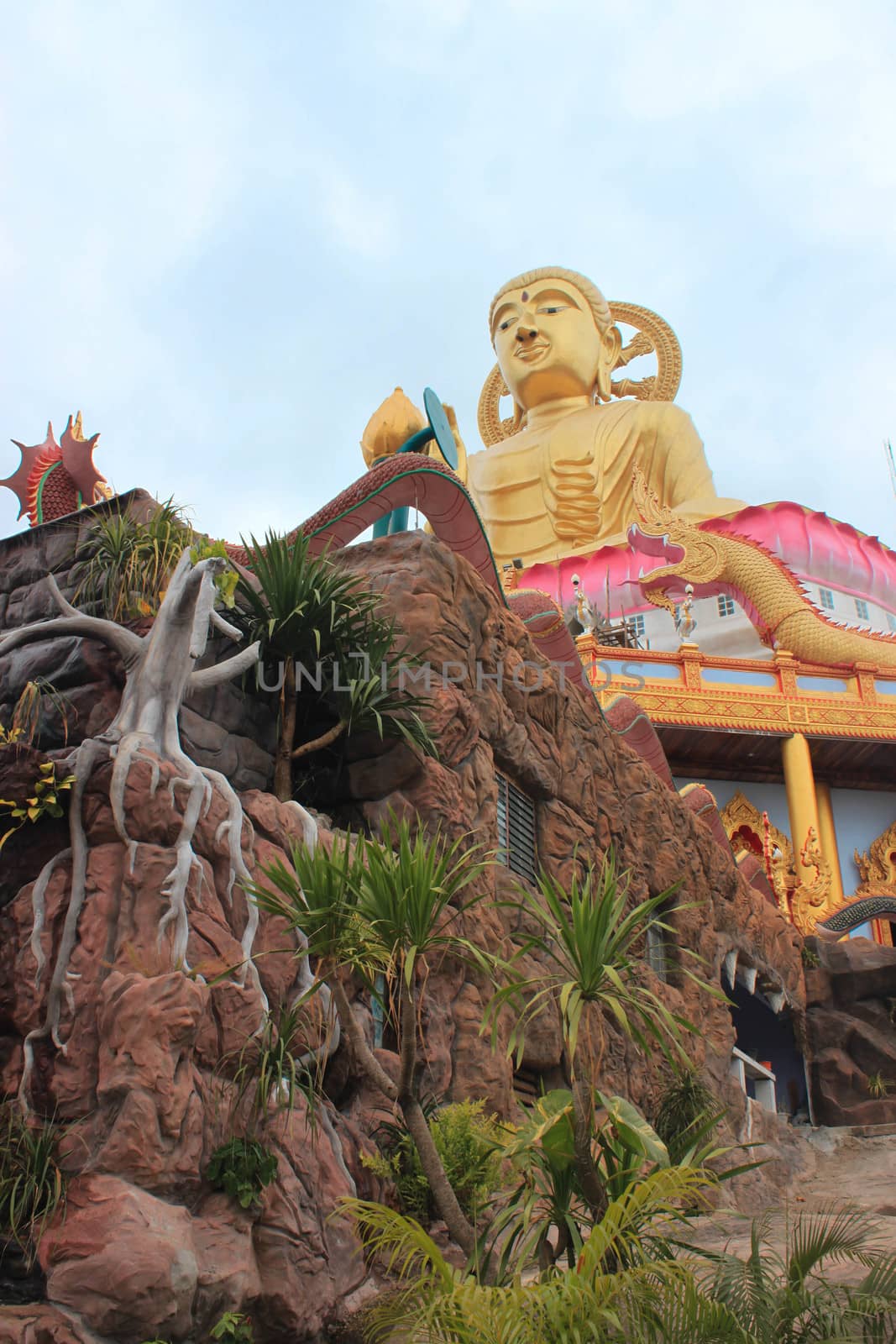 Big Buddha statue and fountain