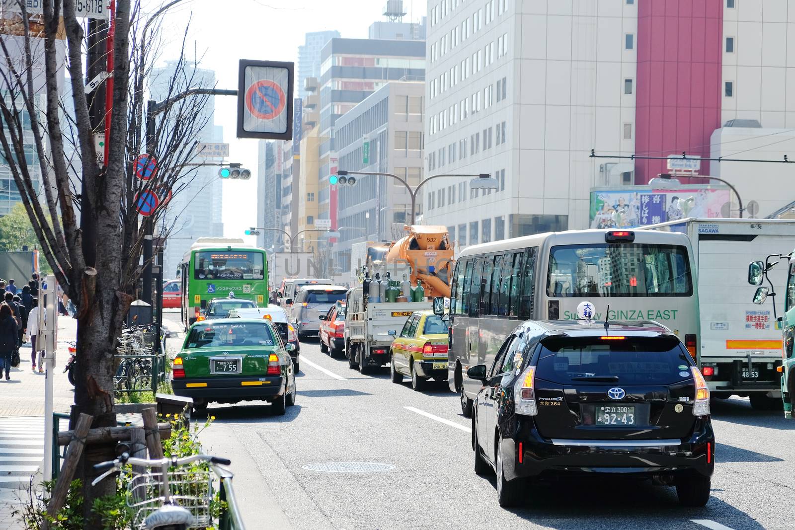 TOKYO, JAPAN -MARCH 29 2016: Traffic jam at Shin-Ohashi-dori Street on MARCH 29, 2016 in Tokyo,Japan
