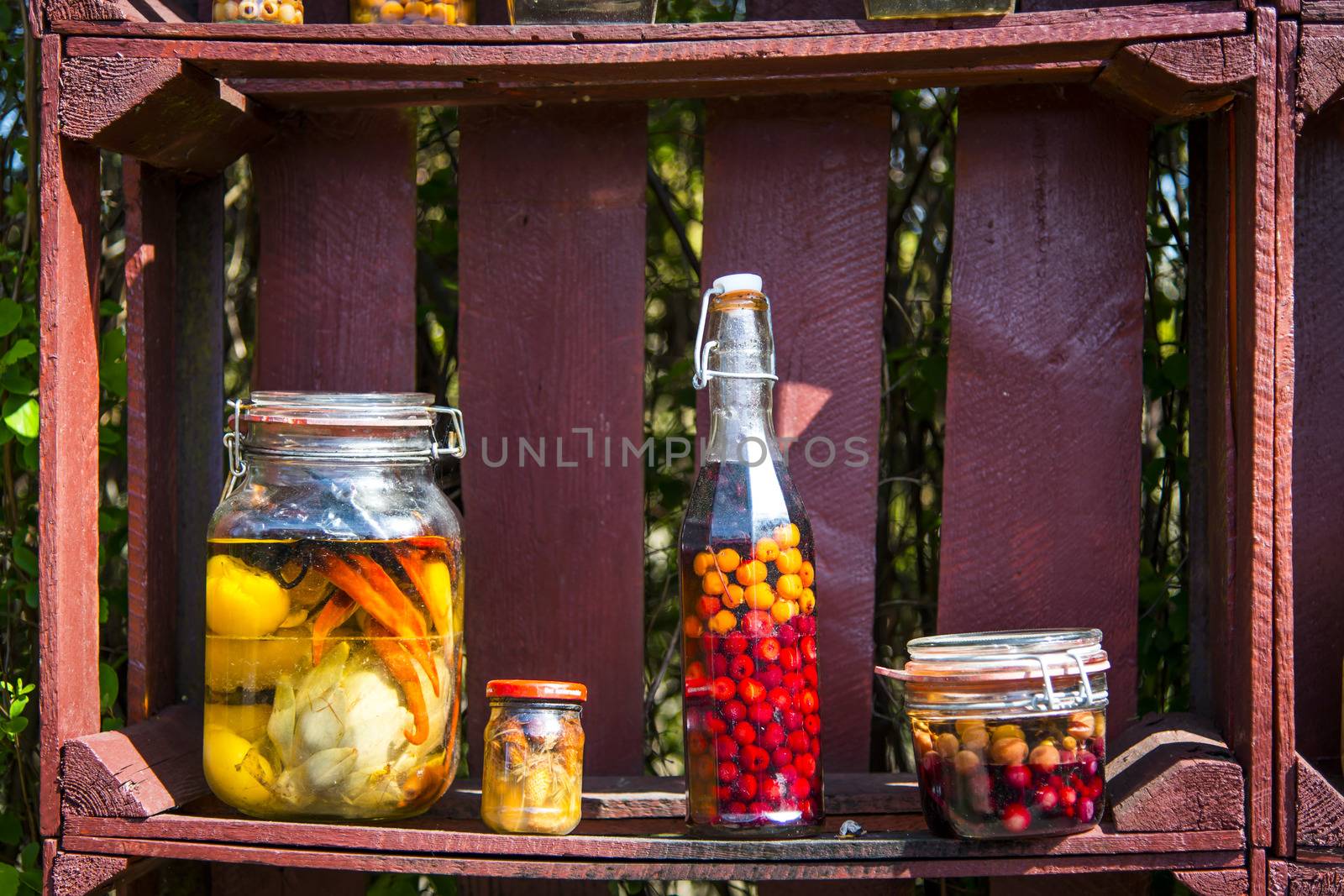 Preserves made of paprika, artichoke and rowan