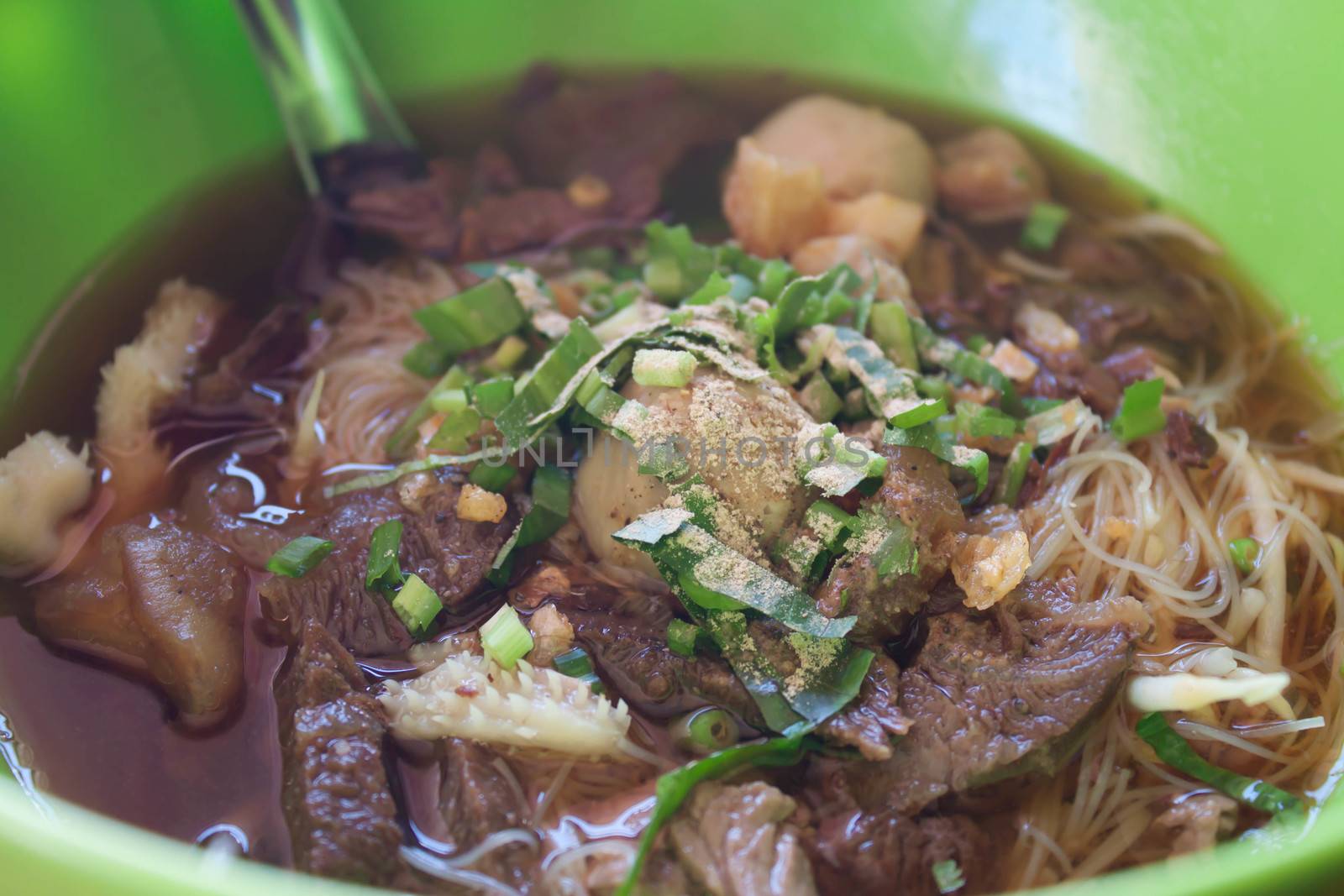 Beef noodle bowls, green