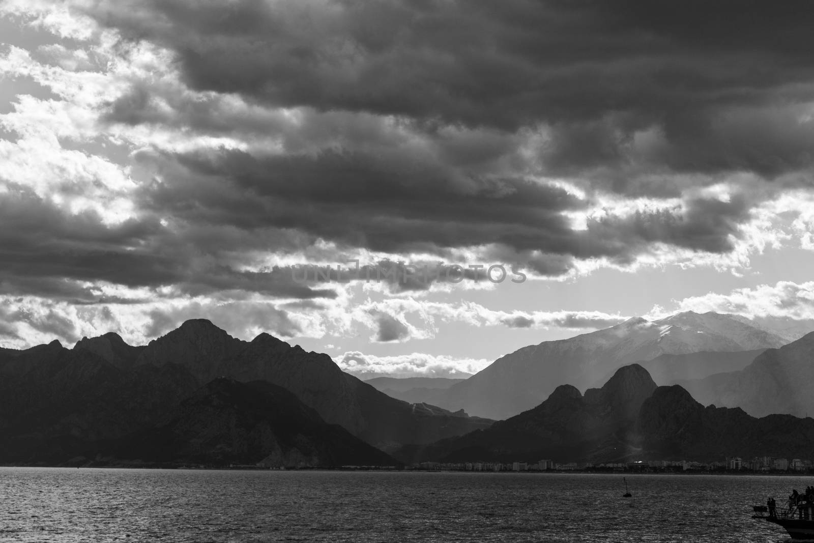 Black and white mountains by rmbarricarte