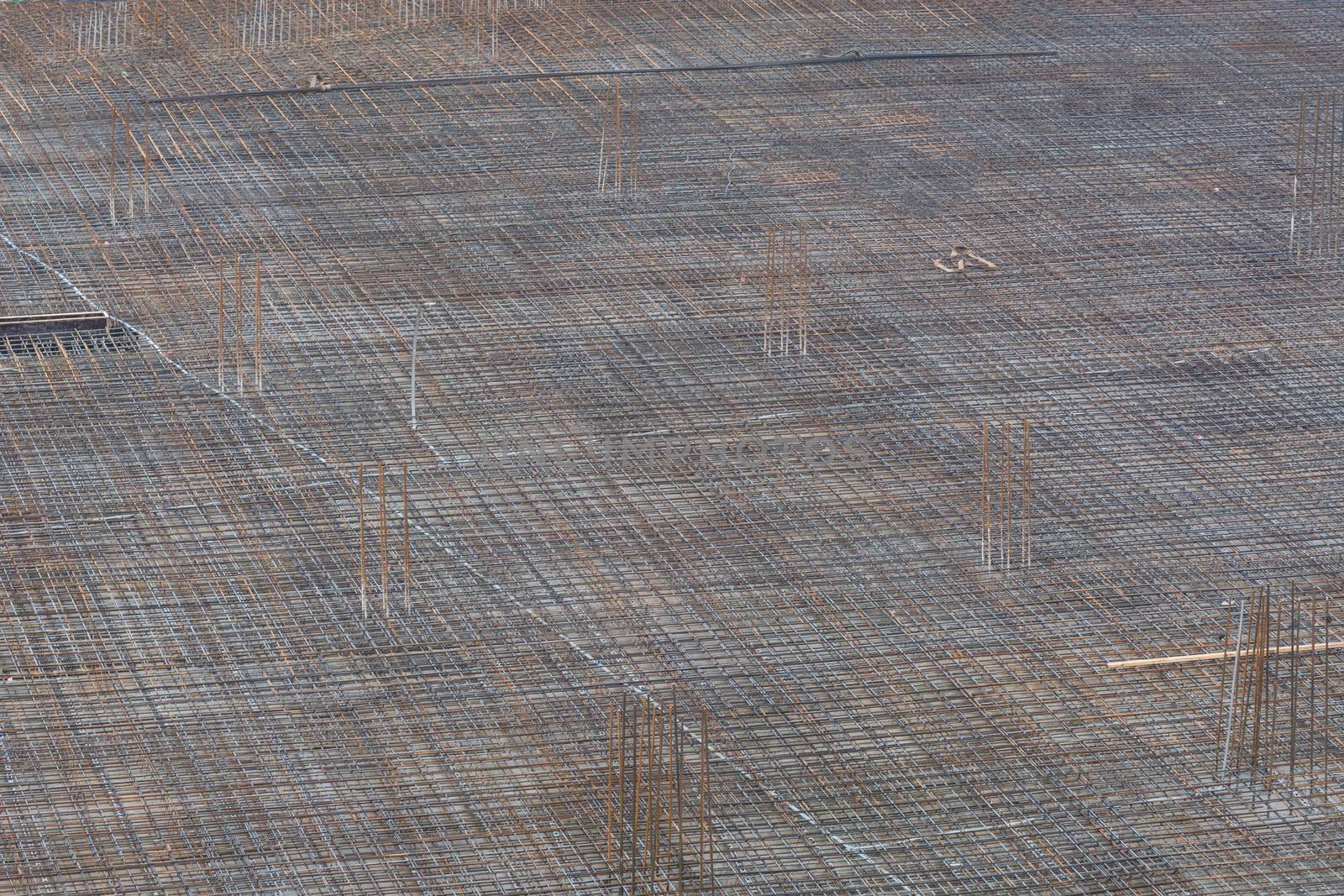 Foundation building of steel and concrete for the construction of an apartment building with underground parking.